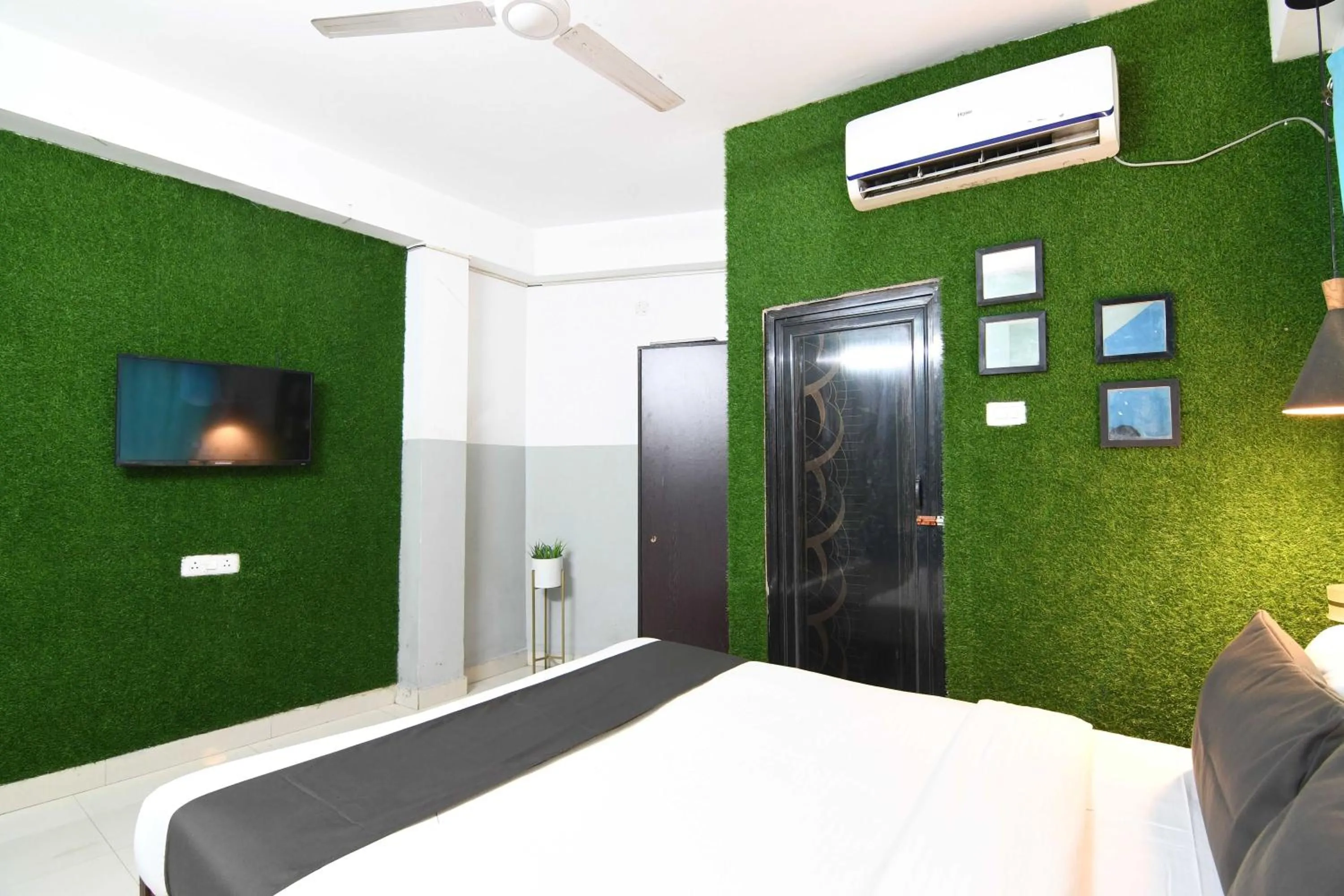 Bedroom, Bed in Super OYO 82026 BANGUR INN