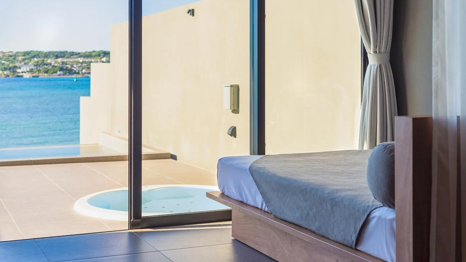 Sea view, Bed in Feliz Villa Suite Kourijima View