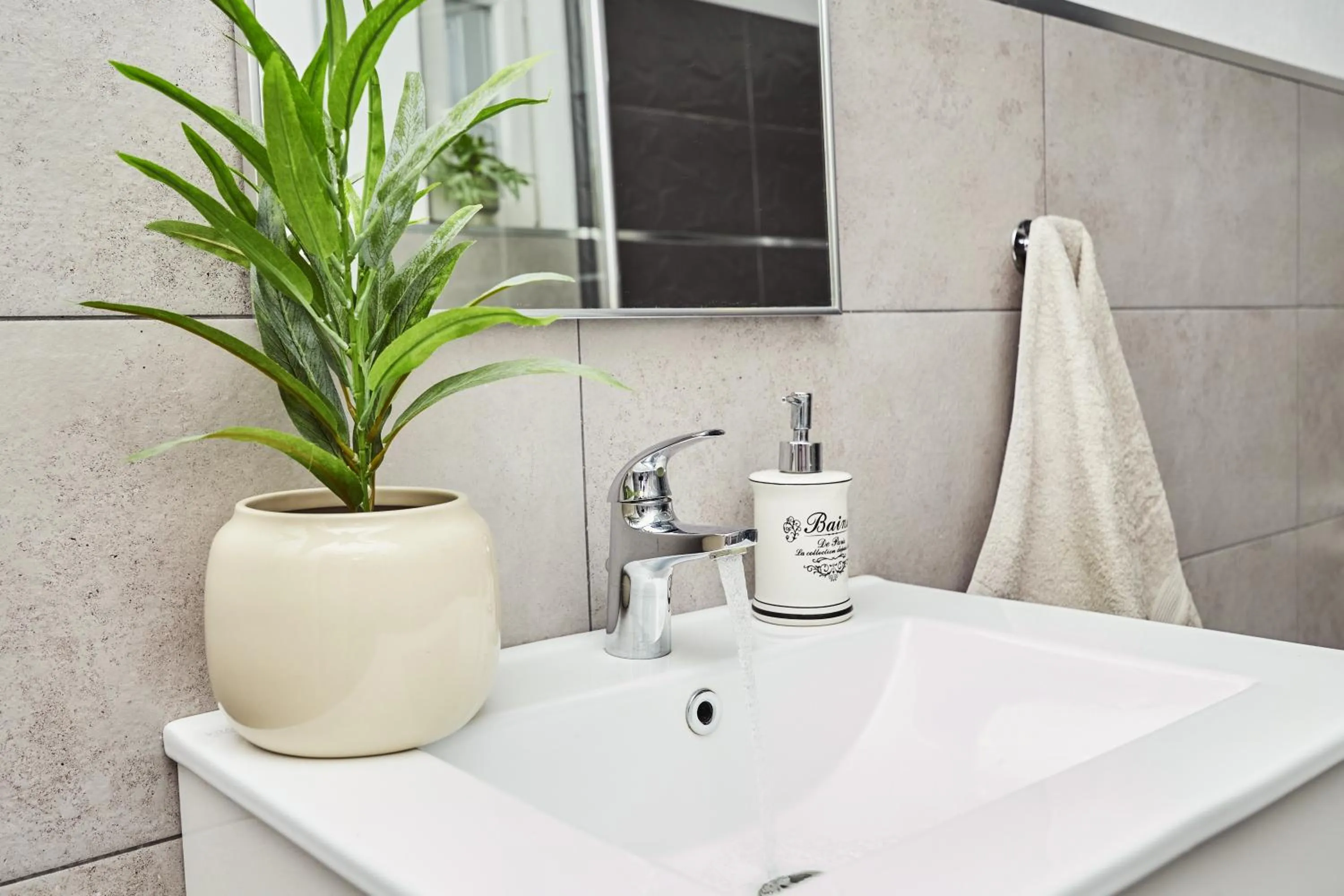 Bathroom in Marcos Apartments Victoriei - self check-in