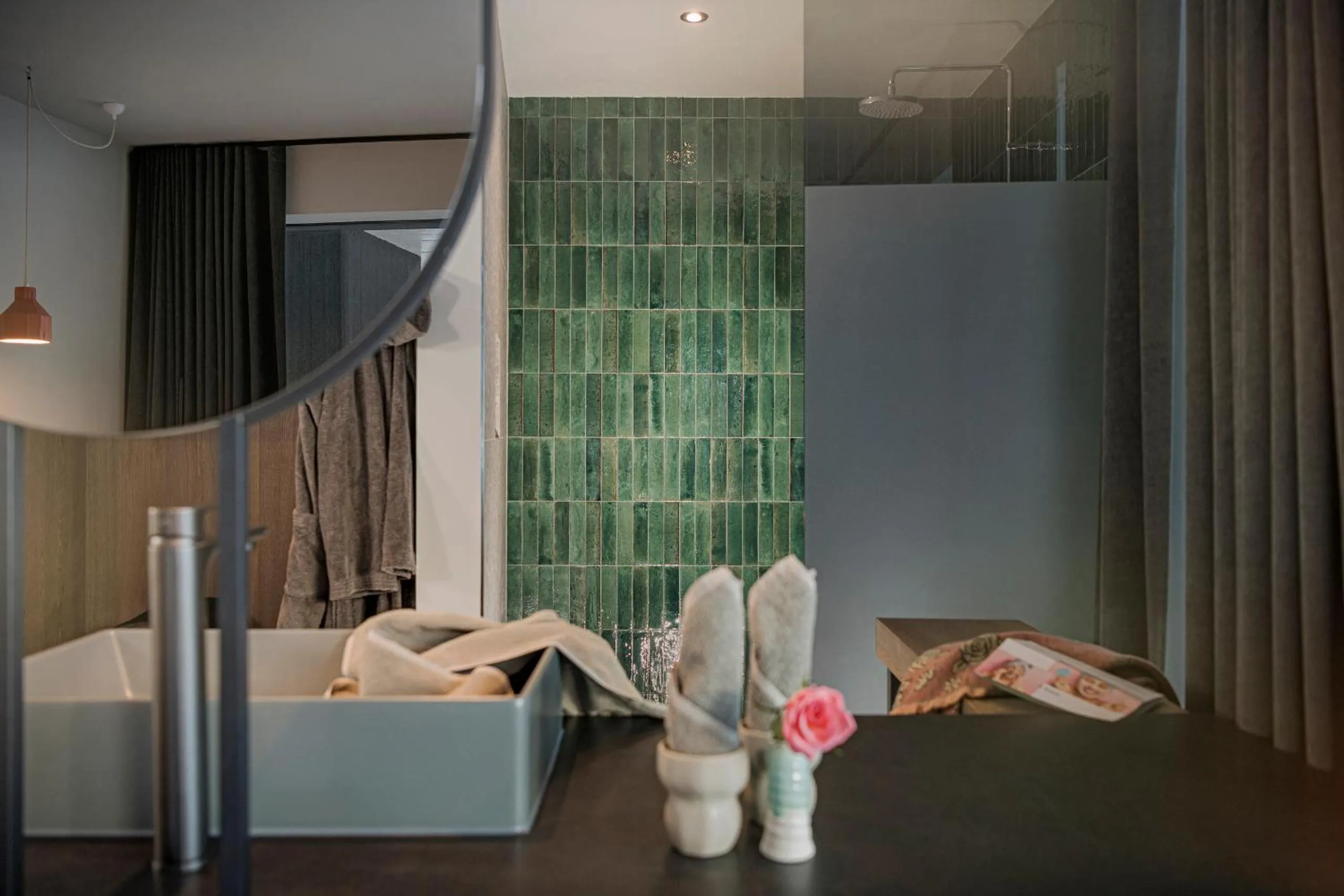 Bathroom, Bed in Coolnest