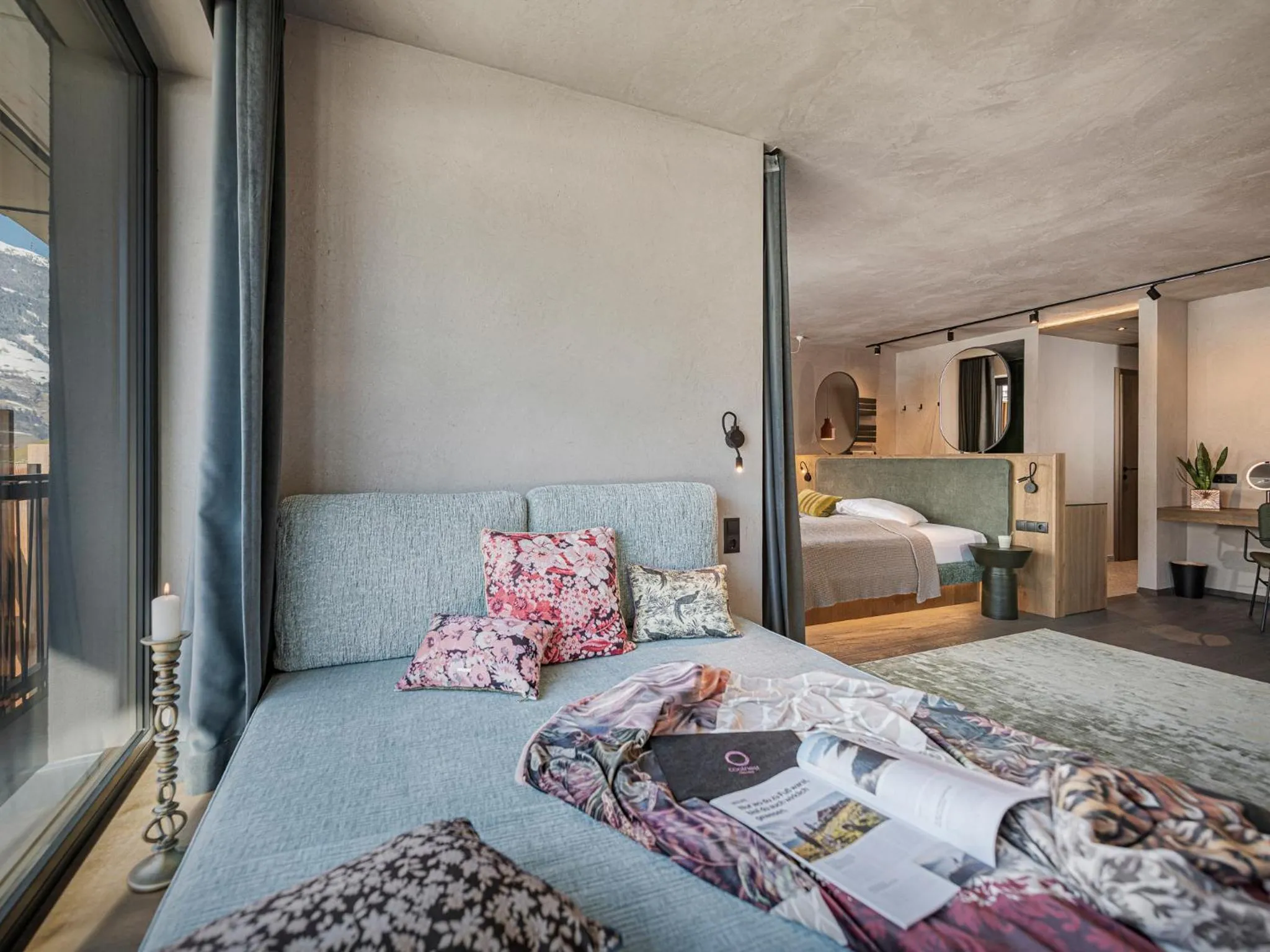 Photo of the whole room, Bed in Coolnest