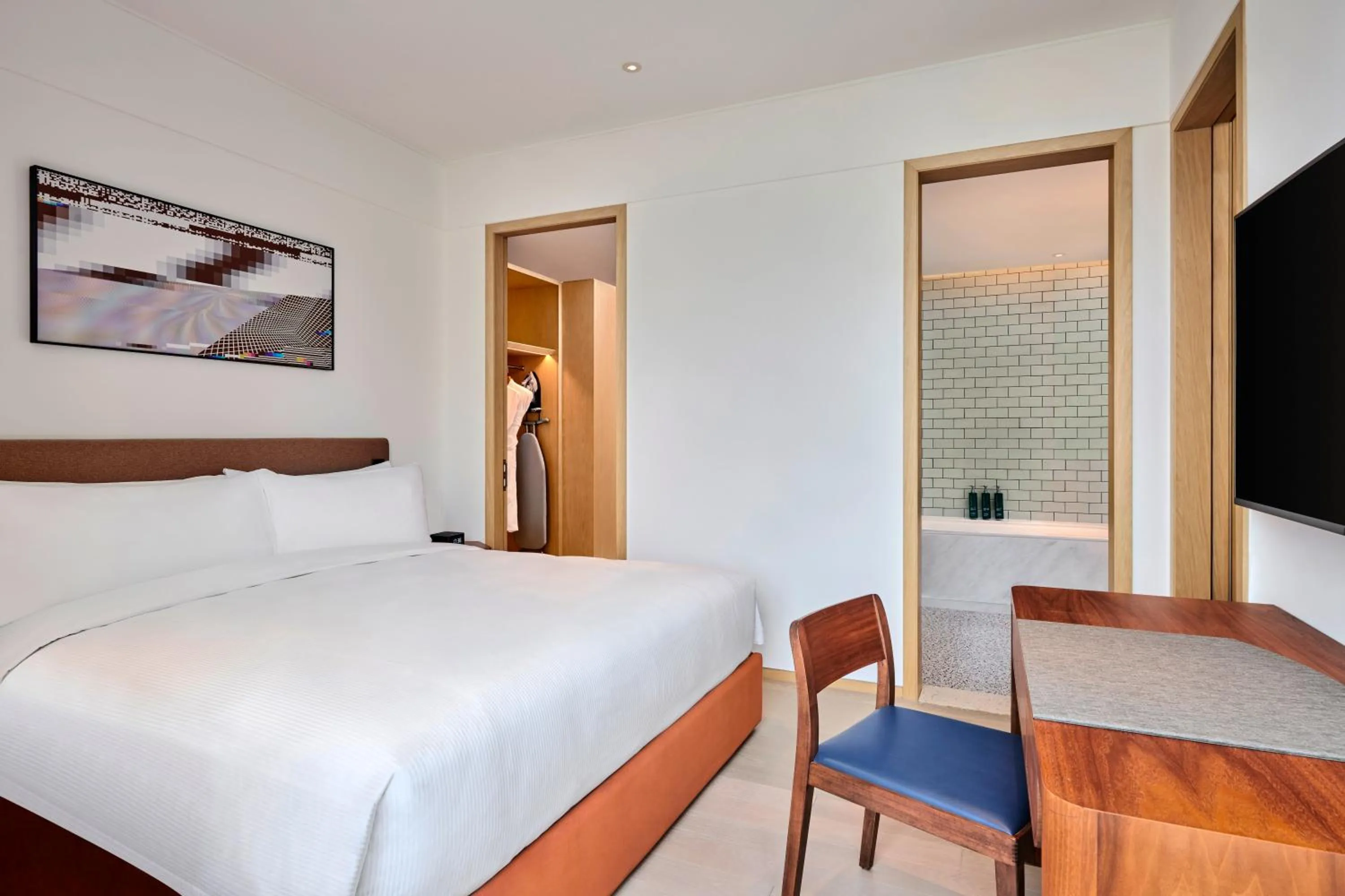 Bedroom, Bed in DoubleTree by Hilton Shenzhen Airport Residences