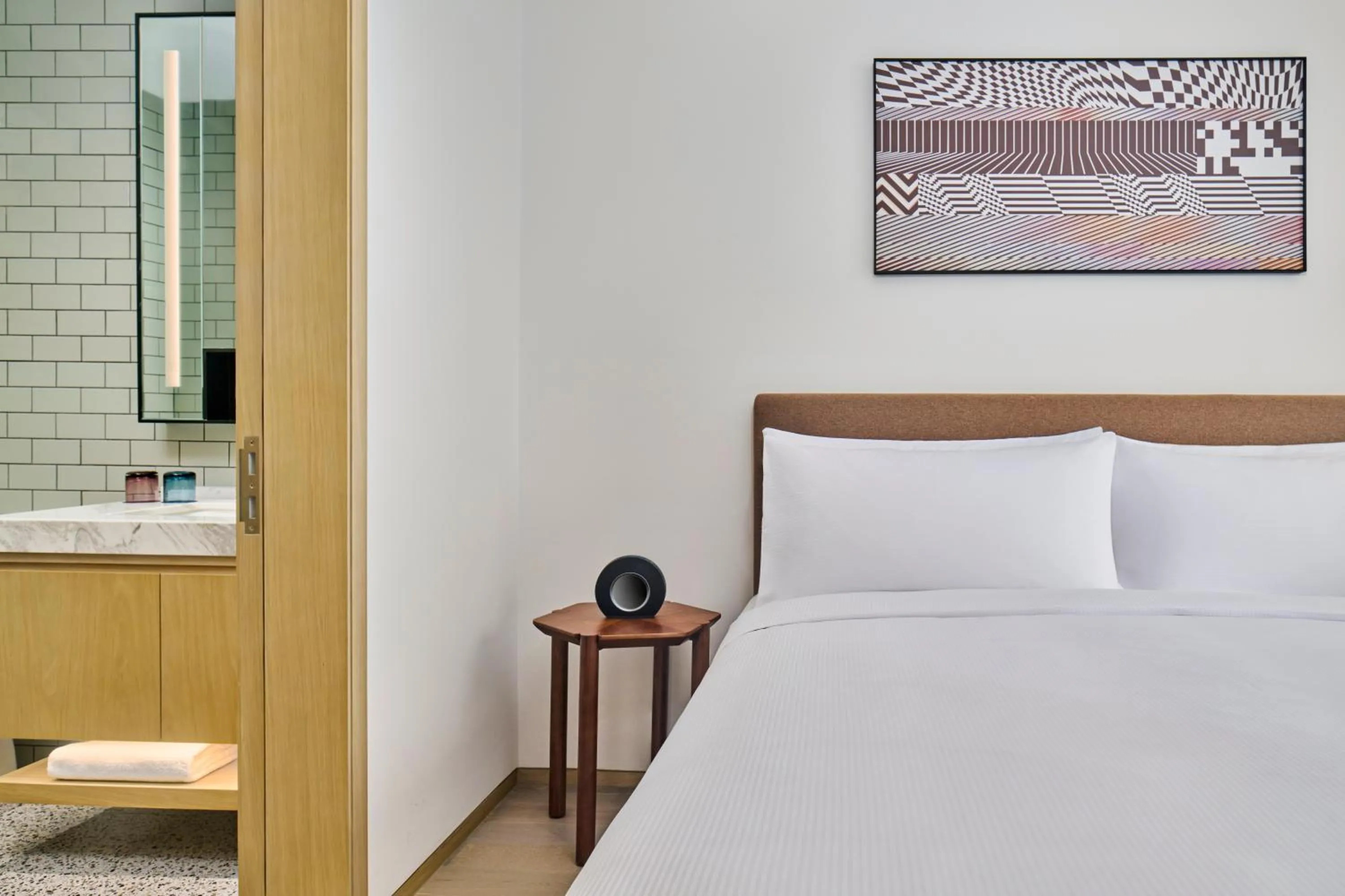 Bedroom, Bed in DoubleTree by Hilton Shenzhen Airport Residences
