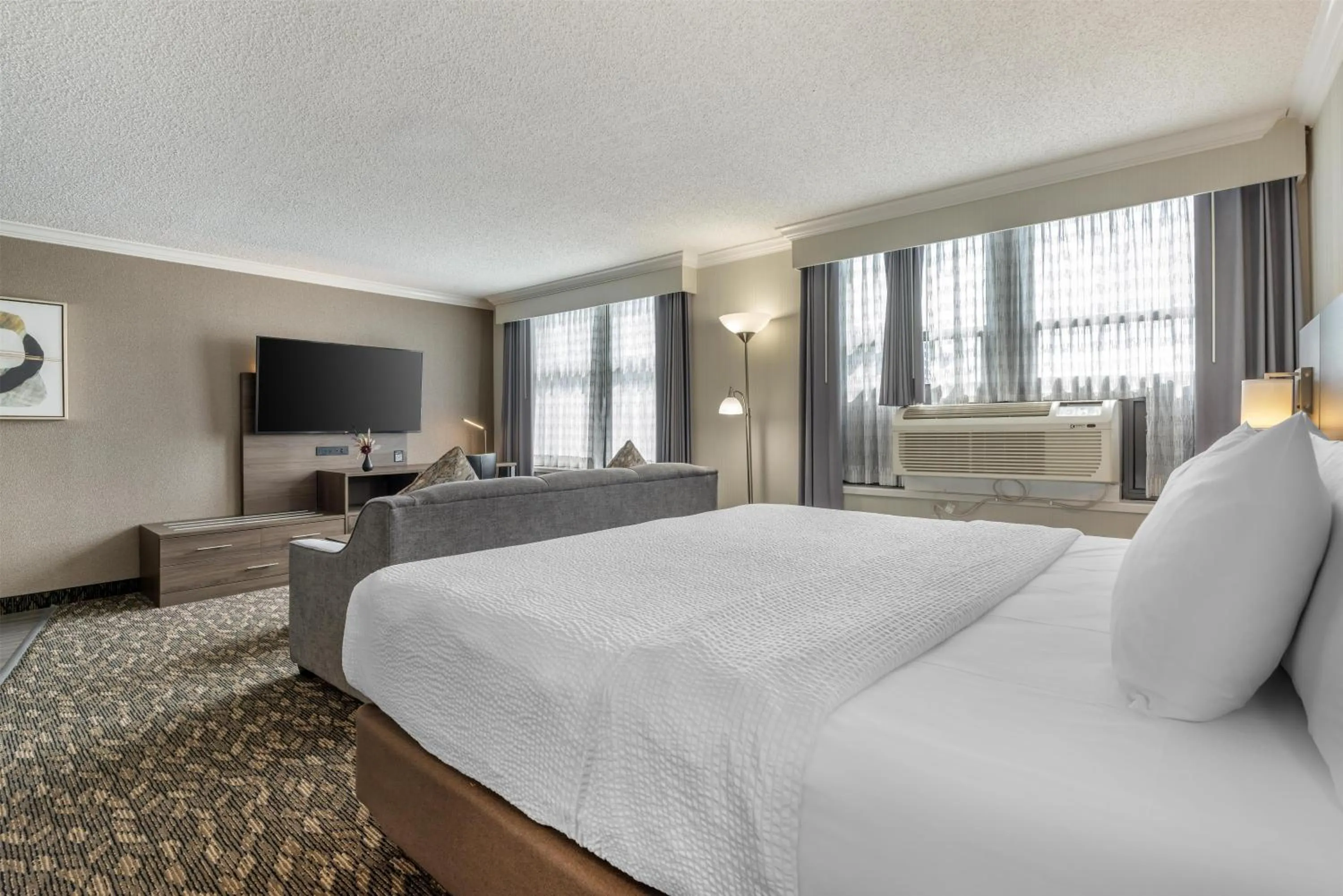 Bedroom, Bed in BEST WESTERN PLUS Carlton Plaza Hotel