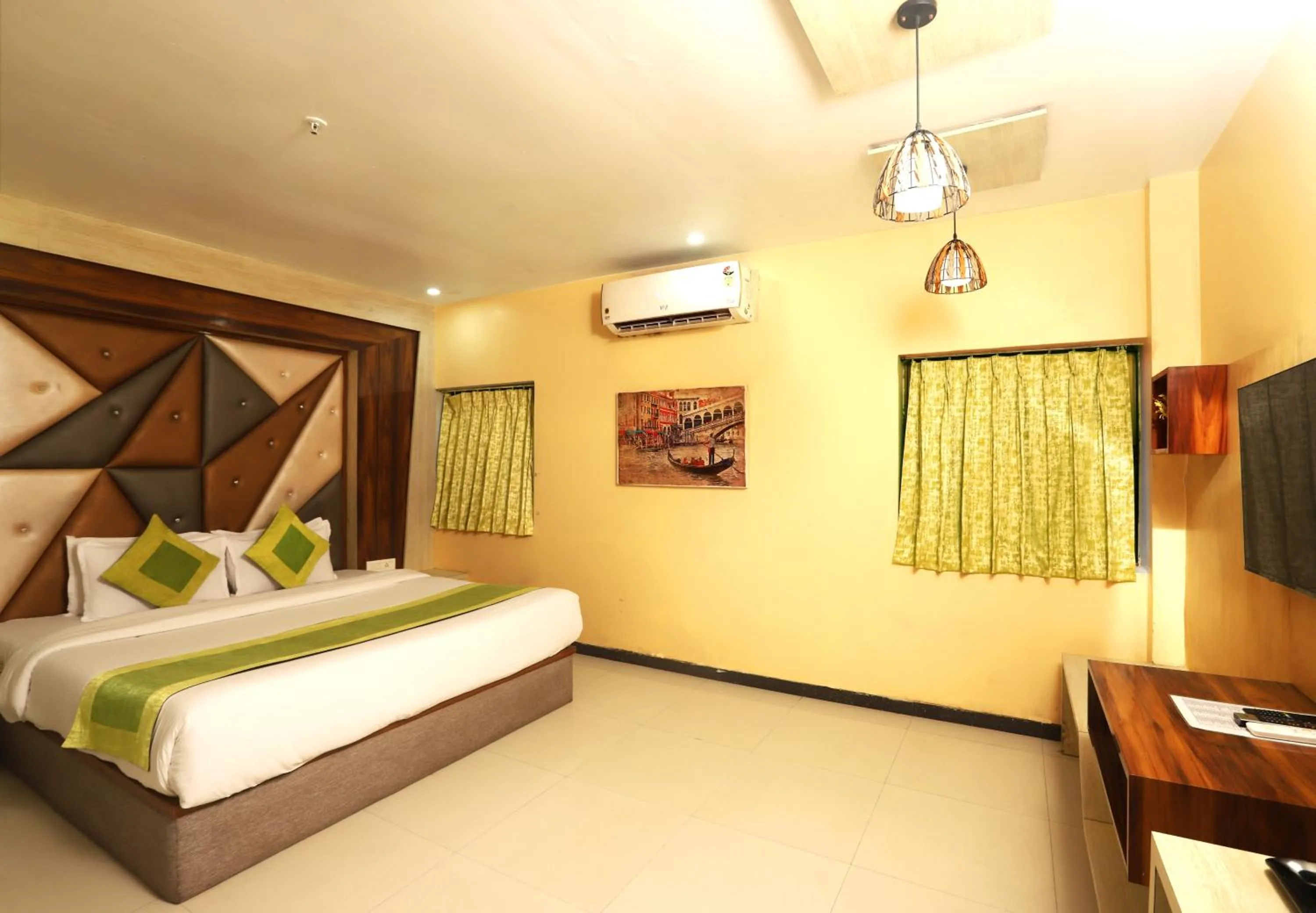 Bedroom, Bed in Hotel Elite Continental- Near Mumbai International Airport Andheri East