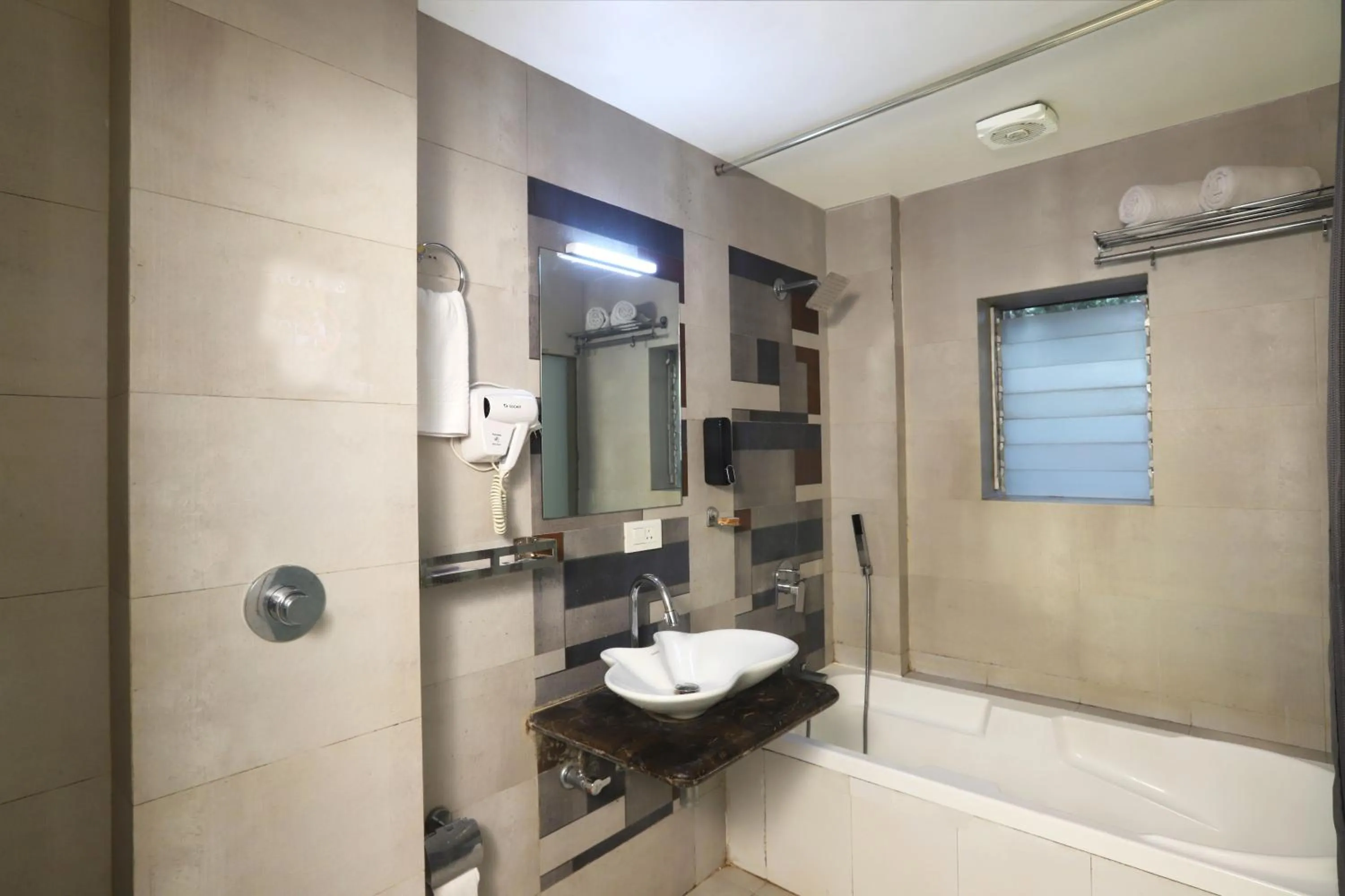 Bathroom in Hotel Elite Continental- Near Mumbai International Airport Andheri East