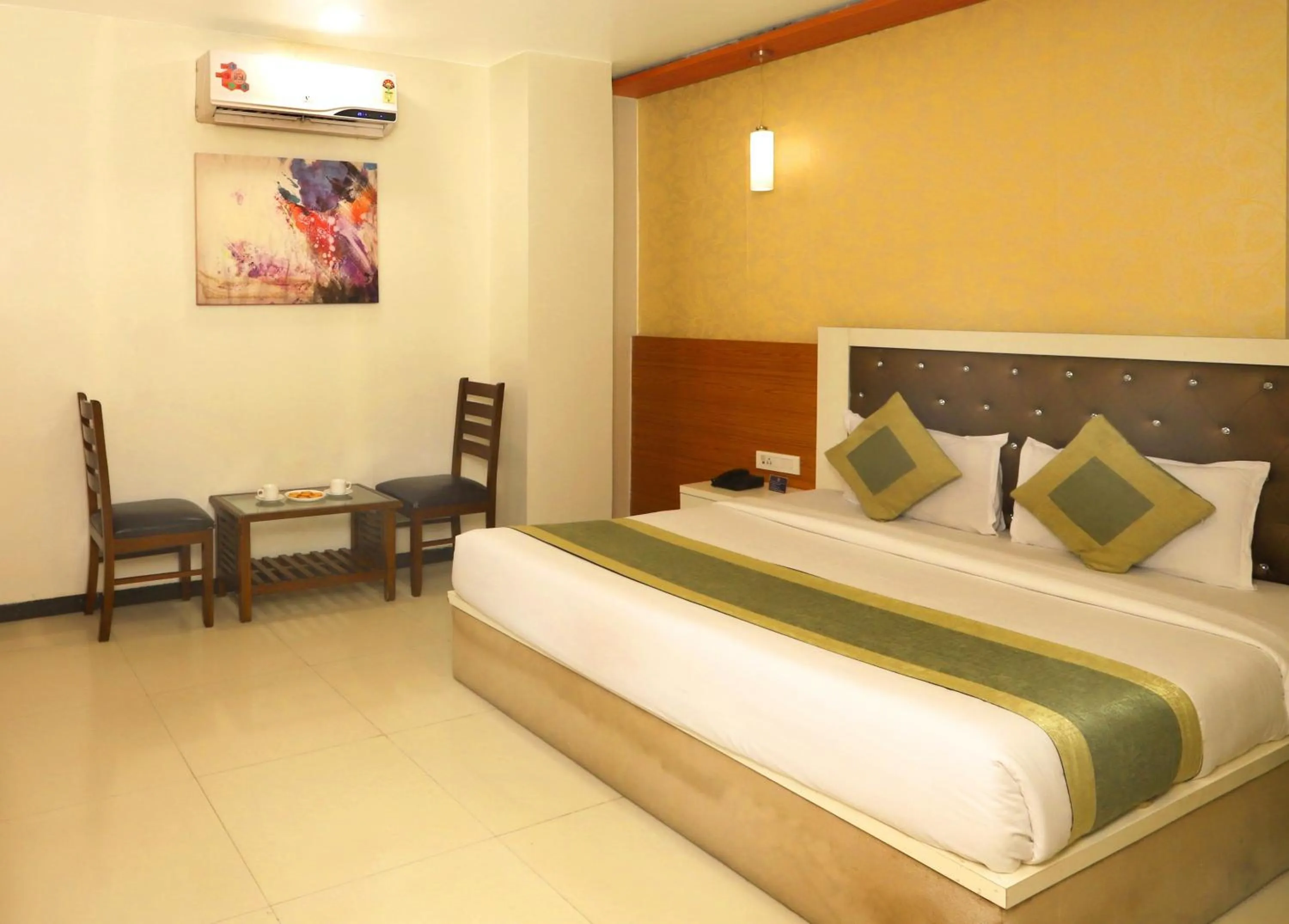 Bed in Hotel Elite Continental- Near Mumbai International Airport Andheri East
