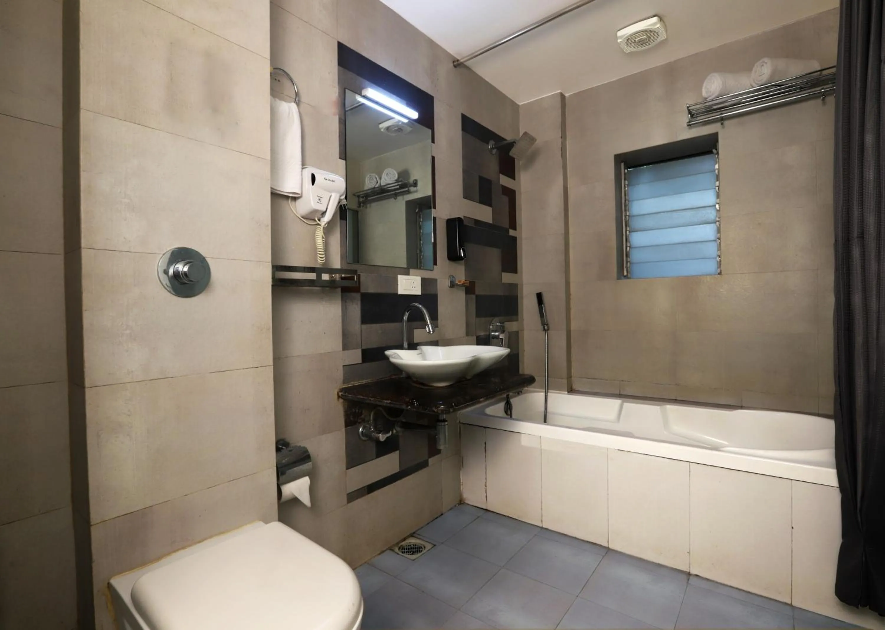 Bathroom in Hotel Elite Continental- Near Mumbai International Airport Andheri East