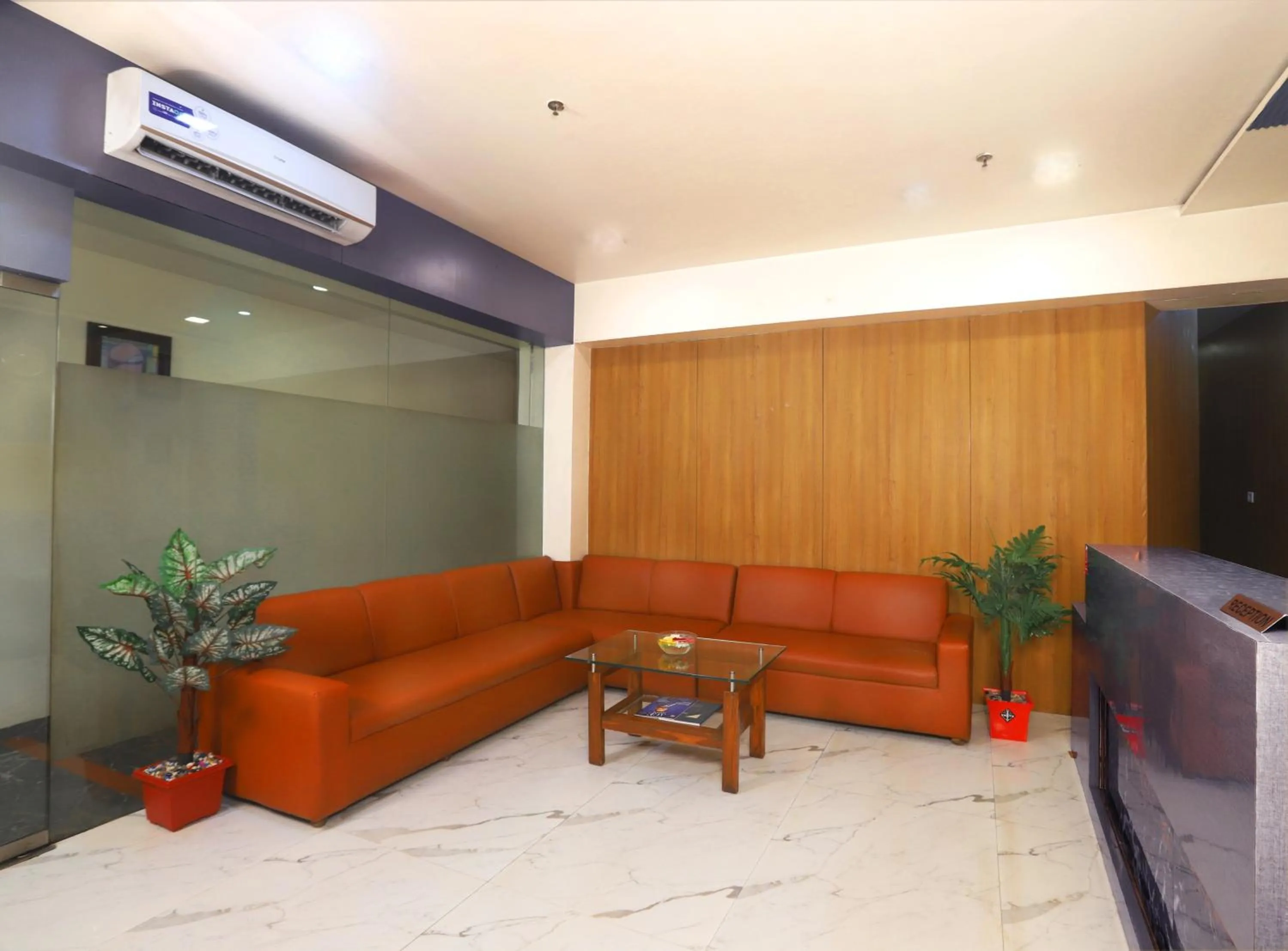 Lobby or reception in Hotel Elite Continental- Near Mumbai International Airport Andheri East