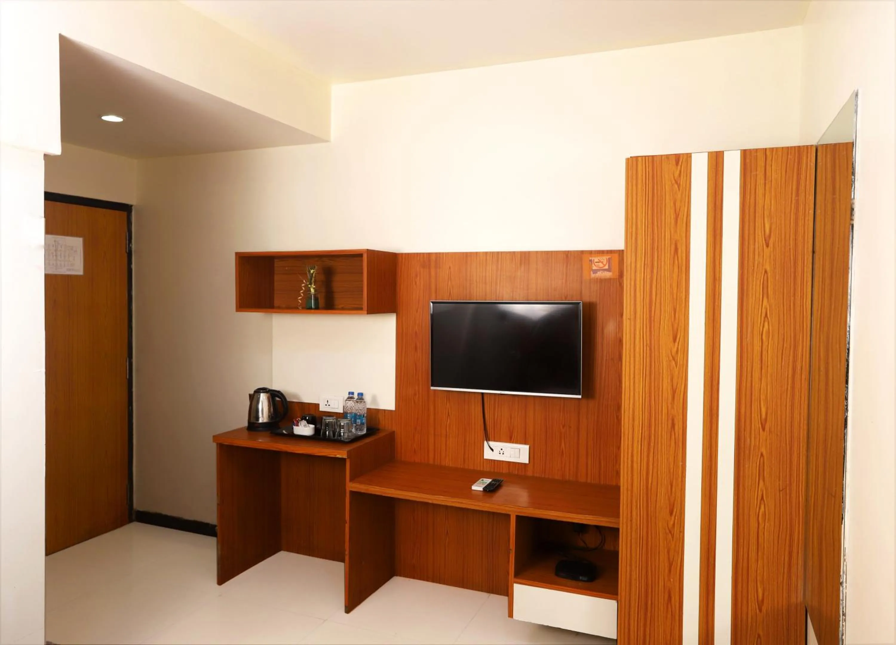 TV and multimedia in Hotel Elite Continental- Near Mumbai International Airport Andheri East