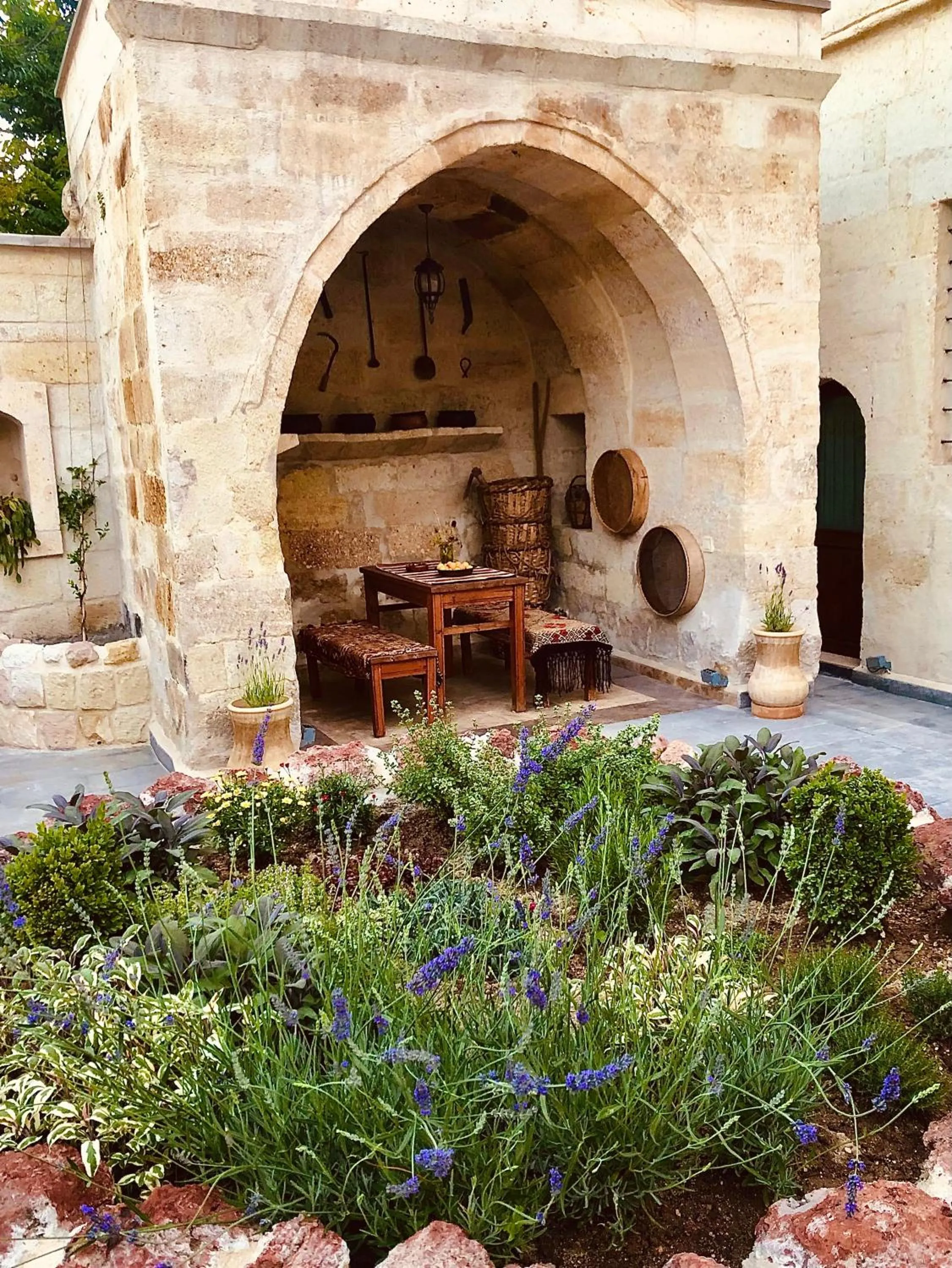 Inner courtyard view in House 1938 Special Cave Hotel