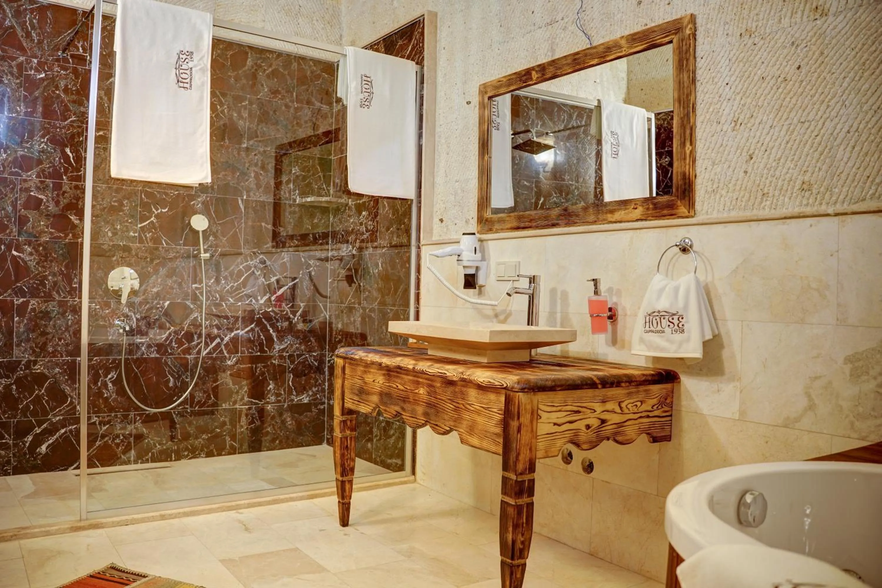 Bathroom in House 1938 Special Cave Hotel