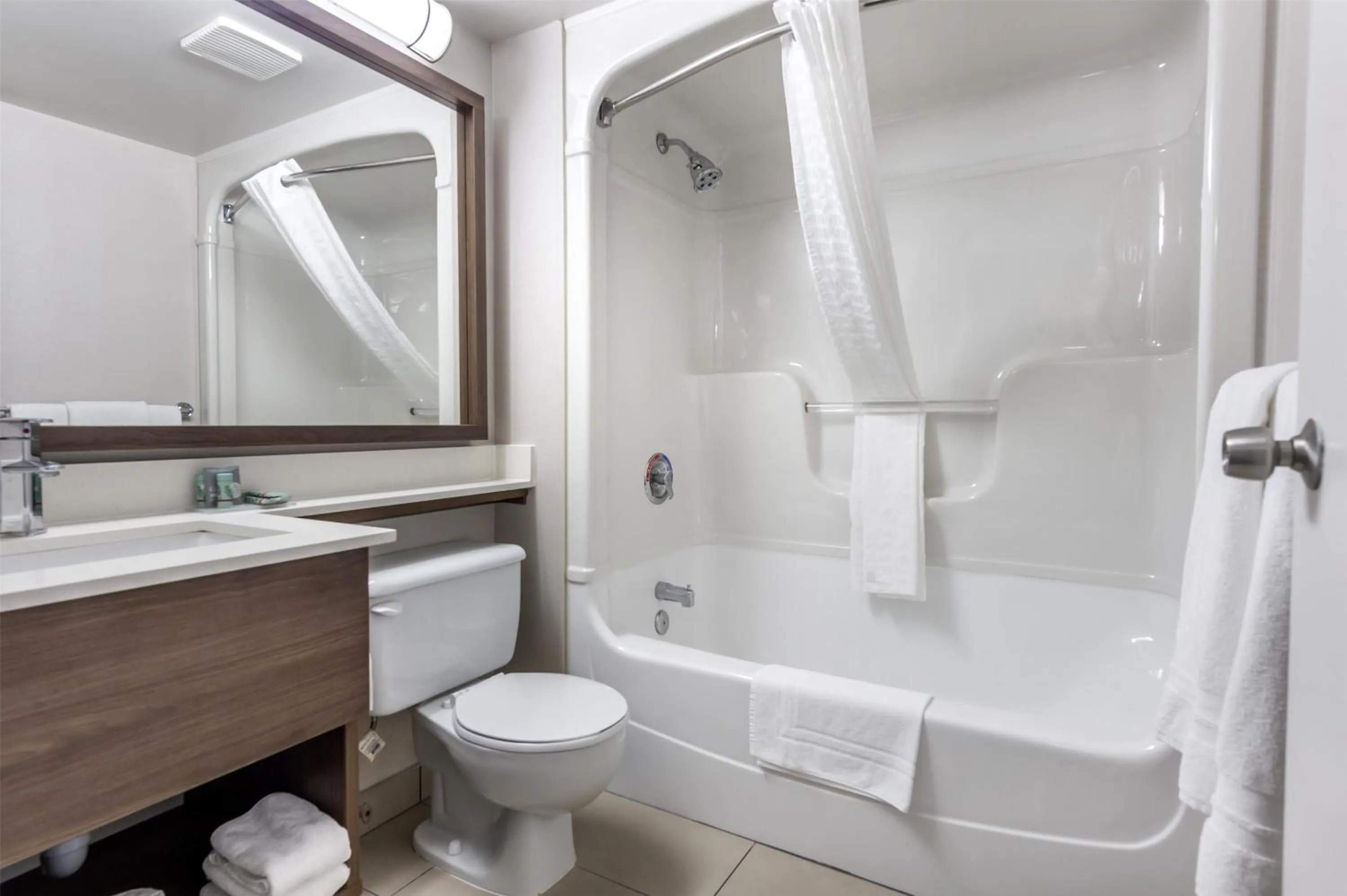 Bathroom in Best Western Hotel Brossard