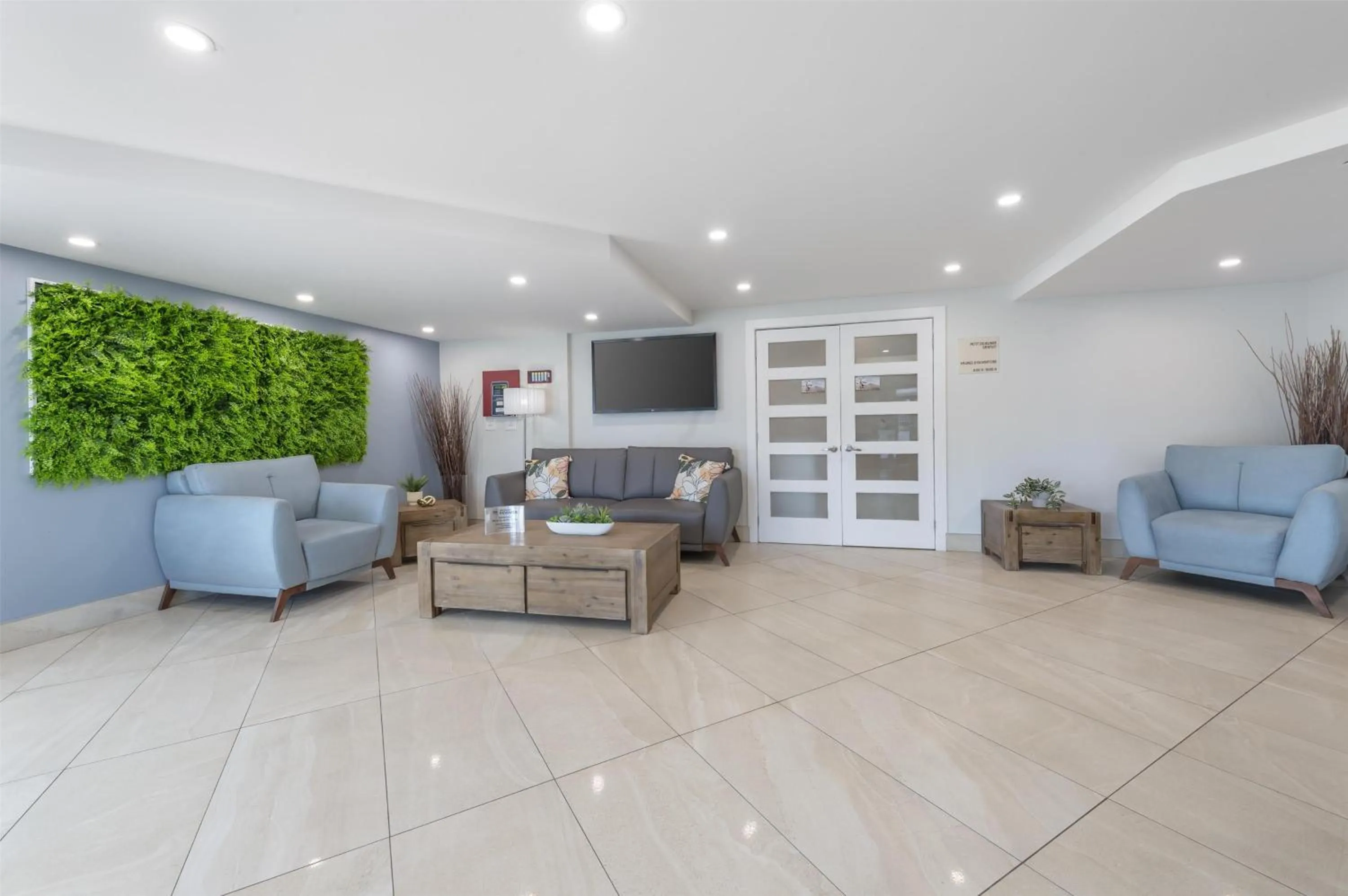 Lobby or reception in Best Western Hotel Brossard