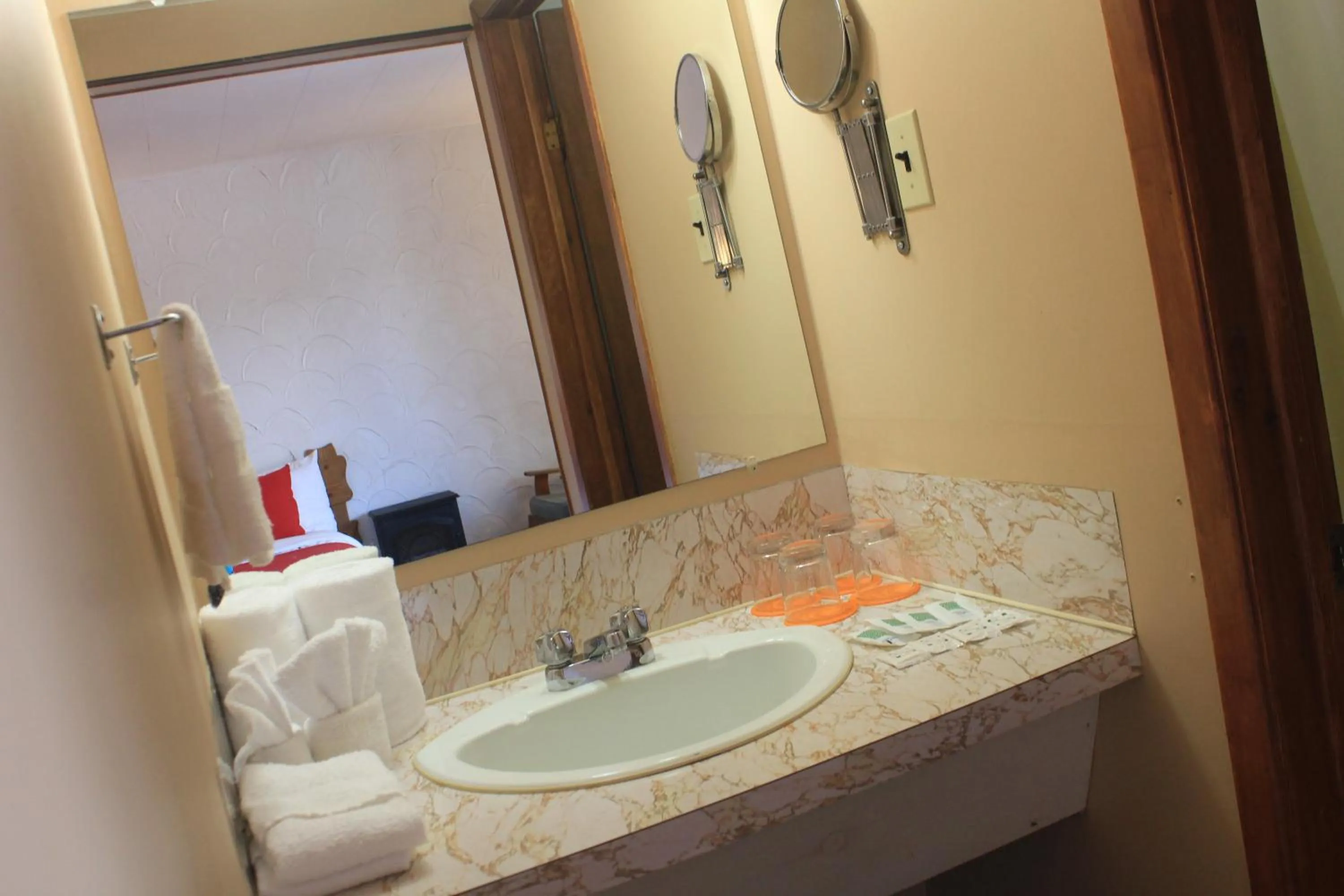 Bathroom in Motel Des Pays D'En Haut