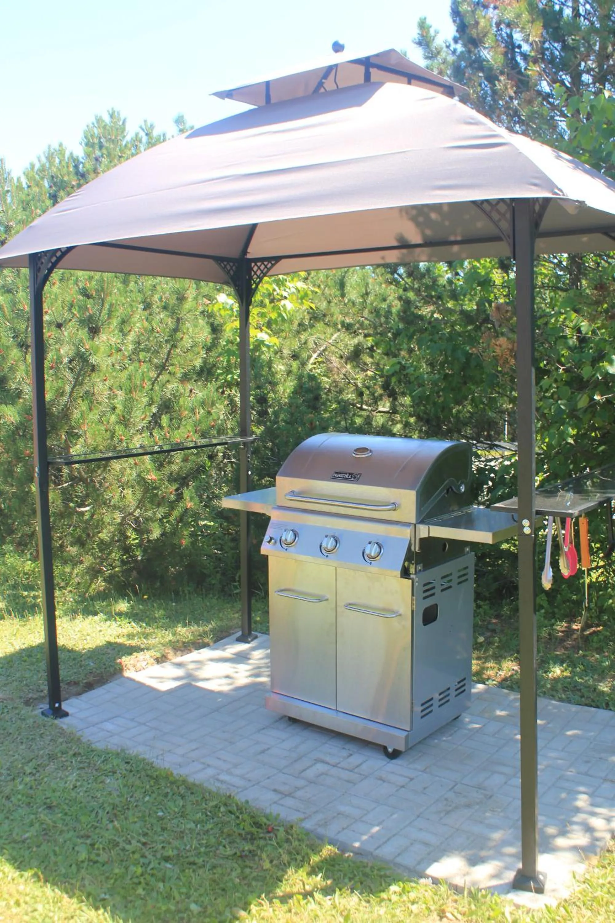 BBQ facilities in Motel Des Pays D'En Haut