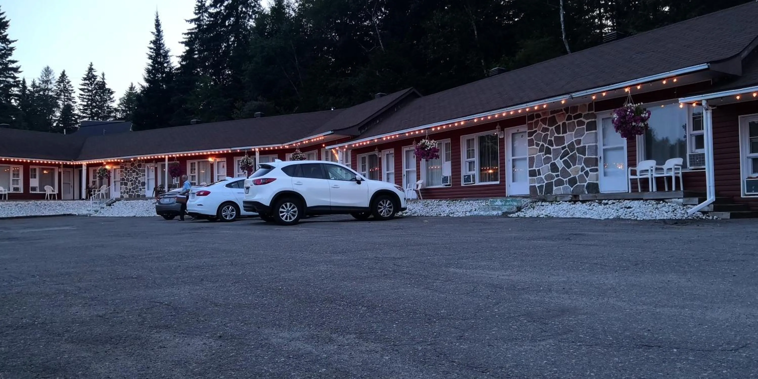 Property building in Motel Des Pays D'En Haut