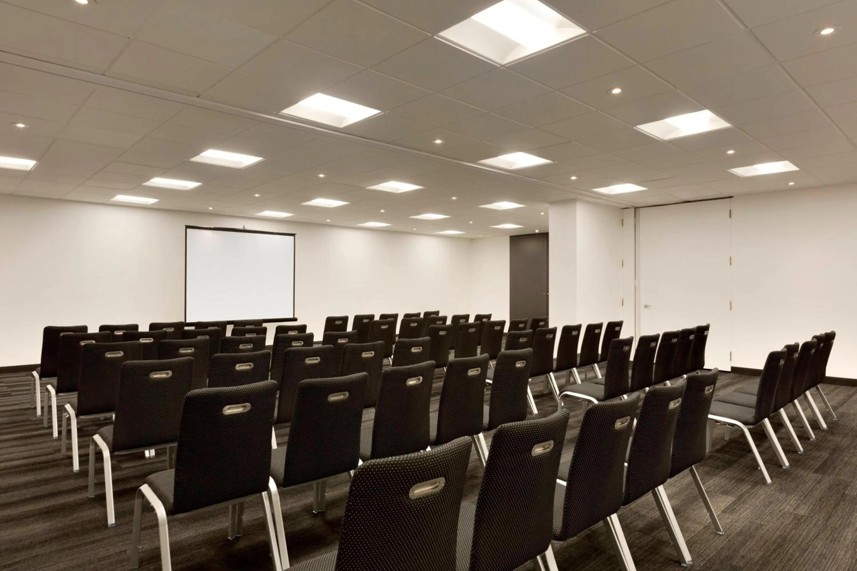 Meeting/conference room in Hotel PUR, Quebec, a Tribute Portfolio Hotel