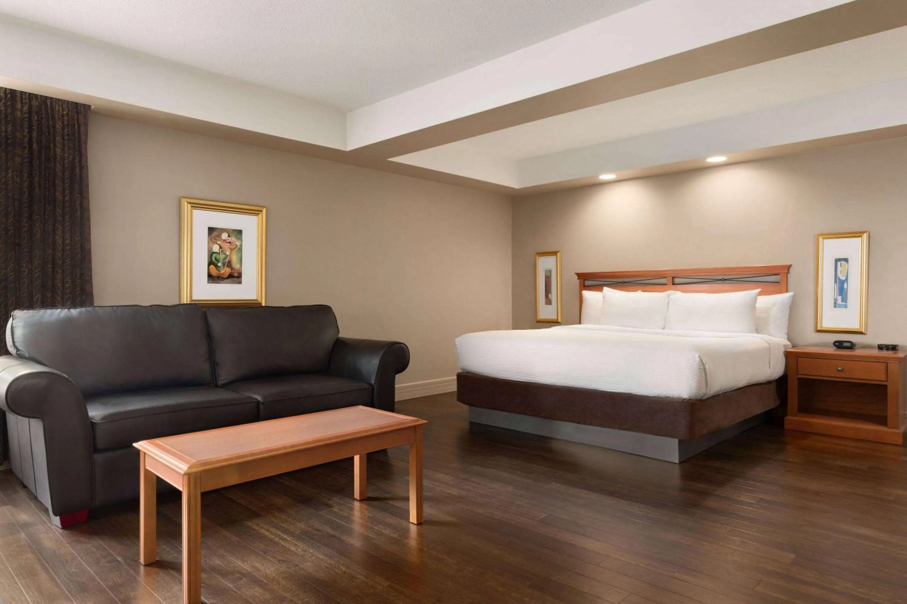 Photo of the whole room, Bed in Royal Hotel Calgary, Trademark Collection by Wyndham