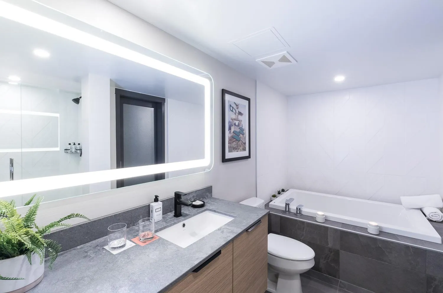 Toilet in The Crystal Lodge