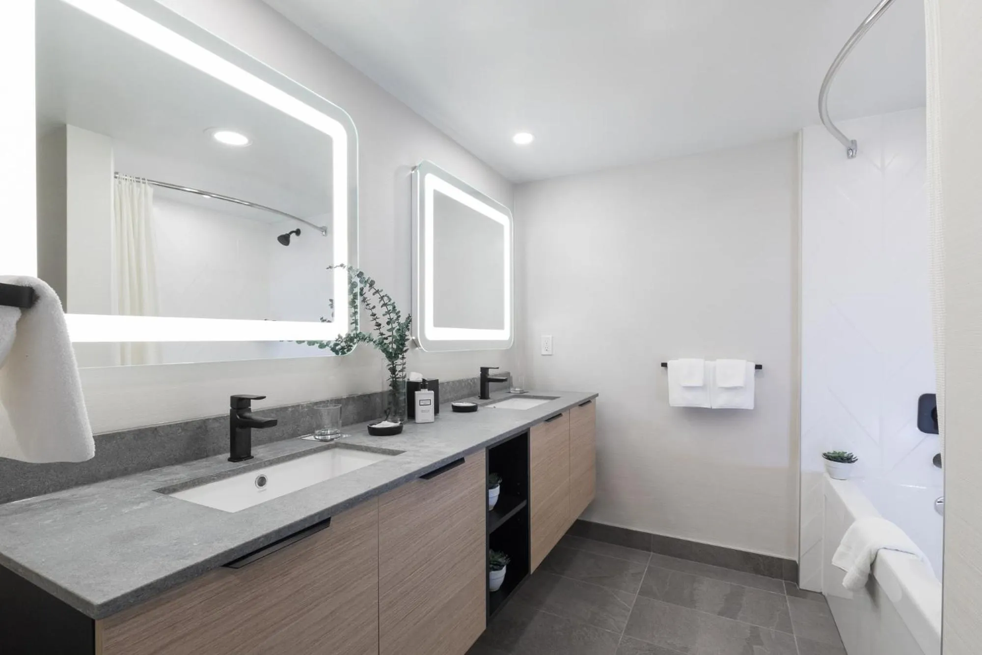 Shower in The Crystal Lodge