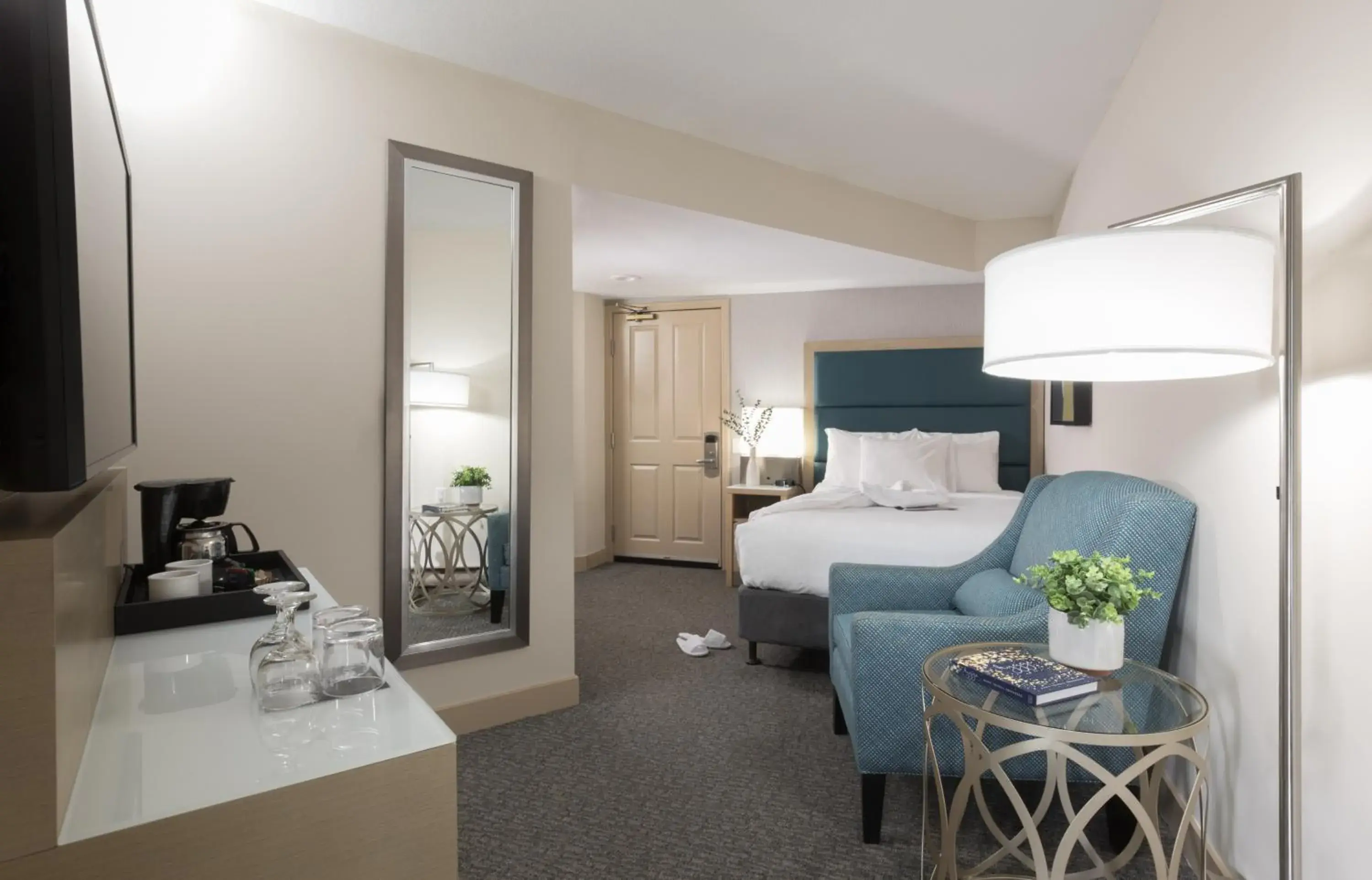 Crystal Single Room with One Double Bed in The Crystal Lodge Crystal Single Room with One Double Bed in The Crystal Lodge