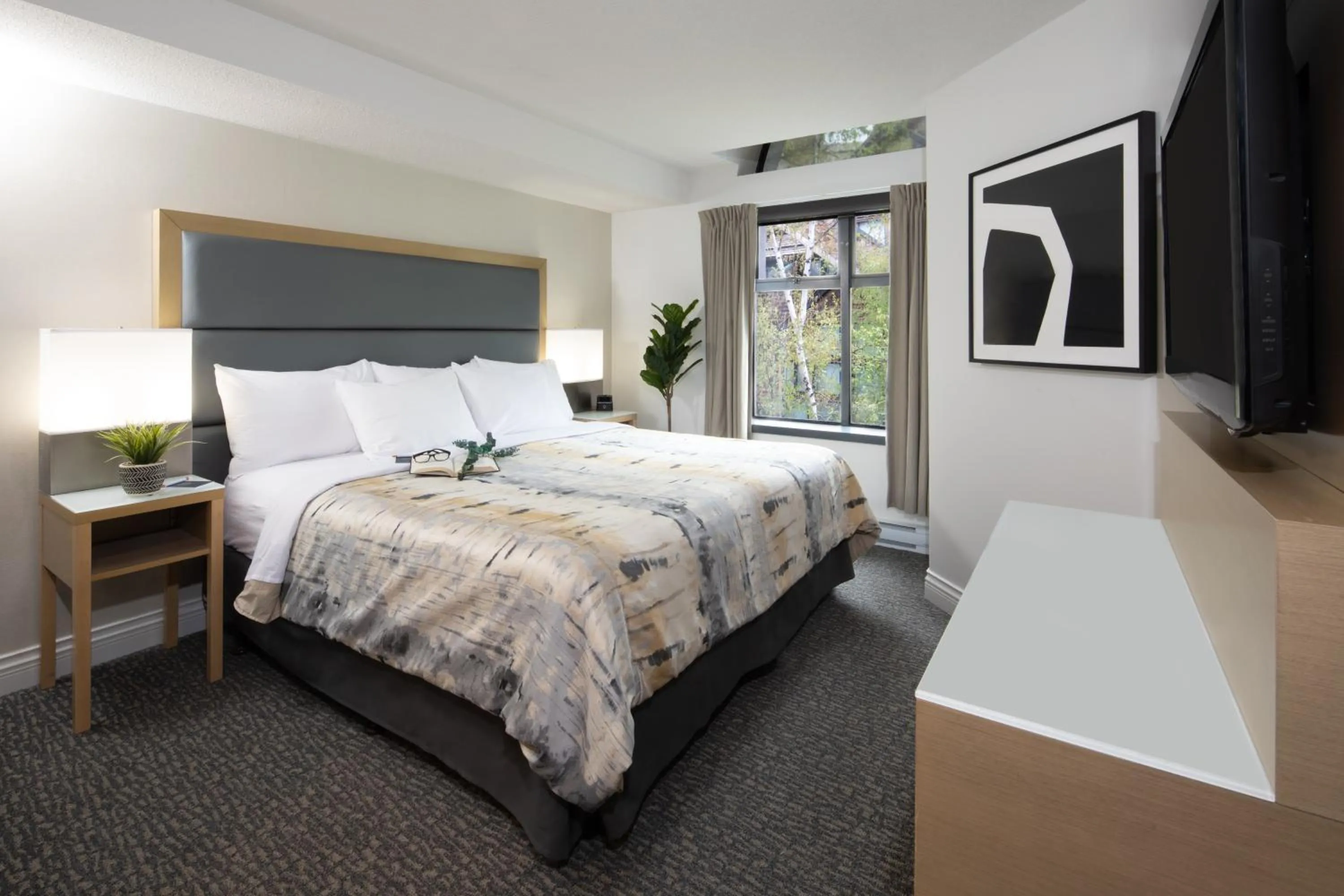 Bedroom, Bed in The Crystal Lodge