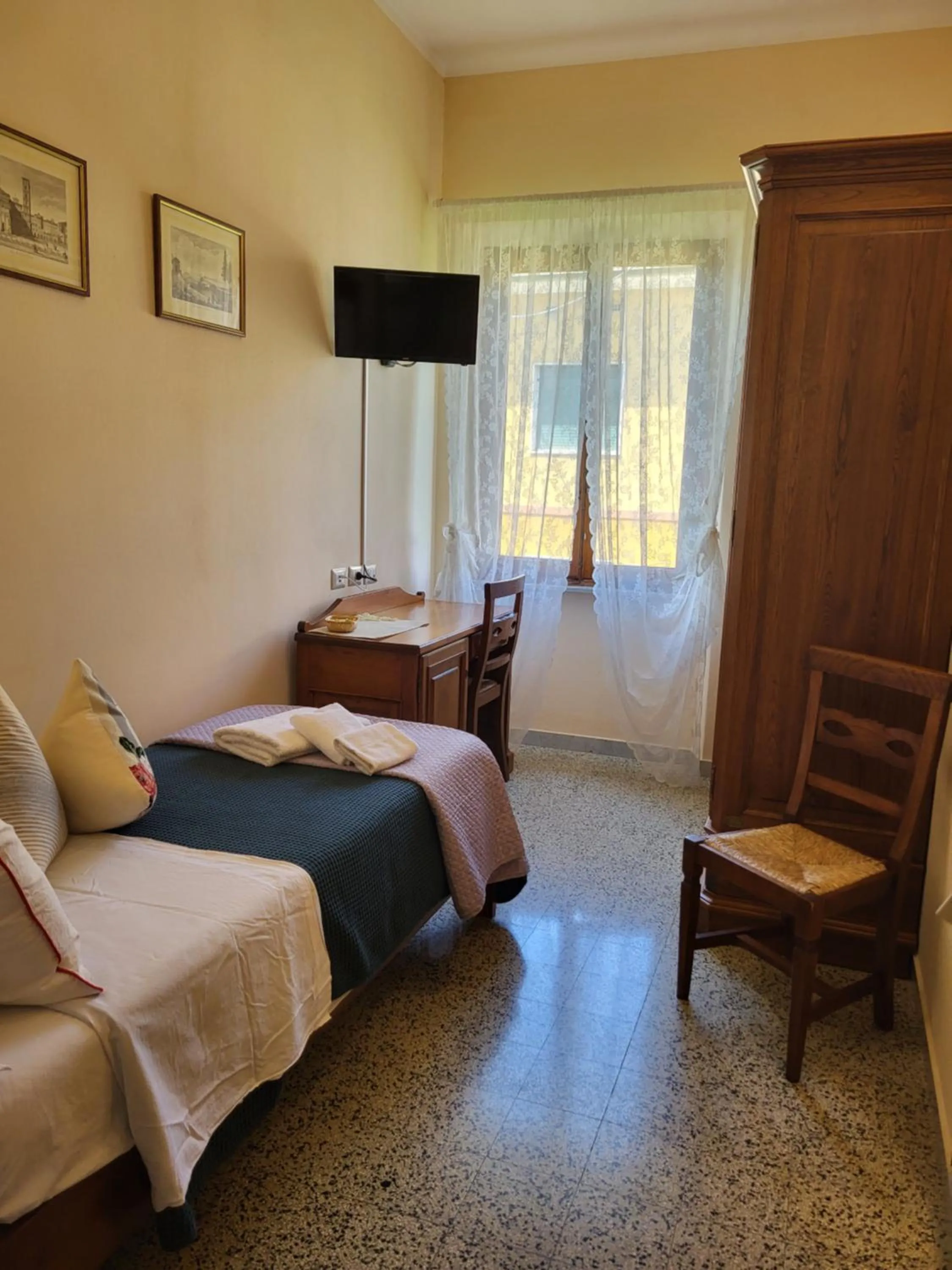 Bed in BnB Villa Melany vicino Centro