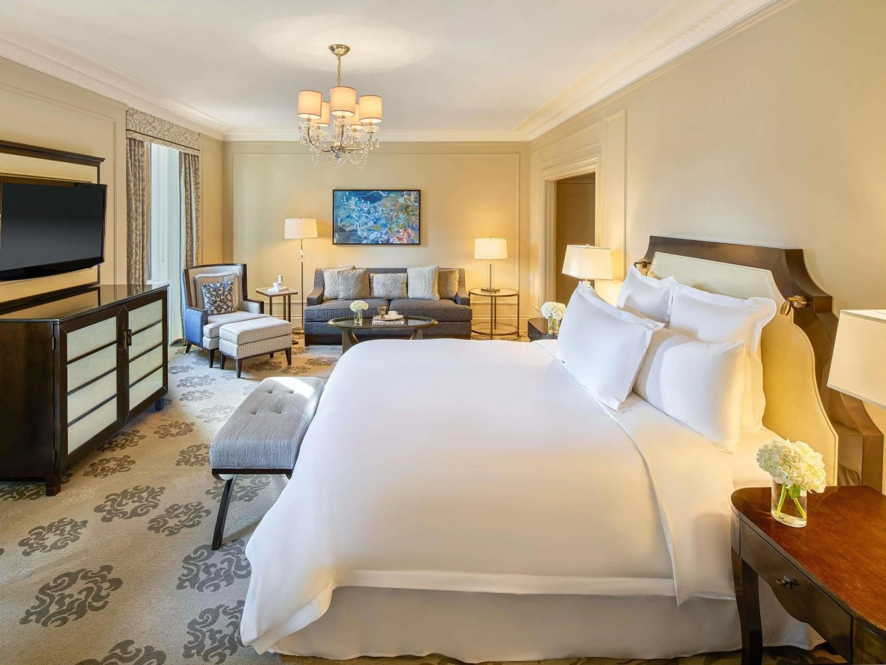 Bedroom, Bed in Fairmont Hotel Vancouver