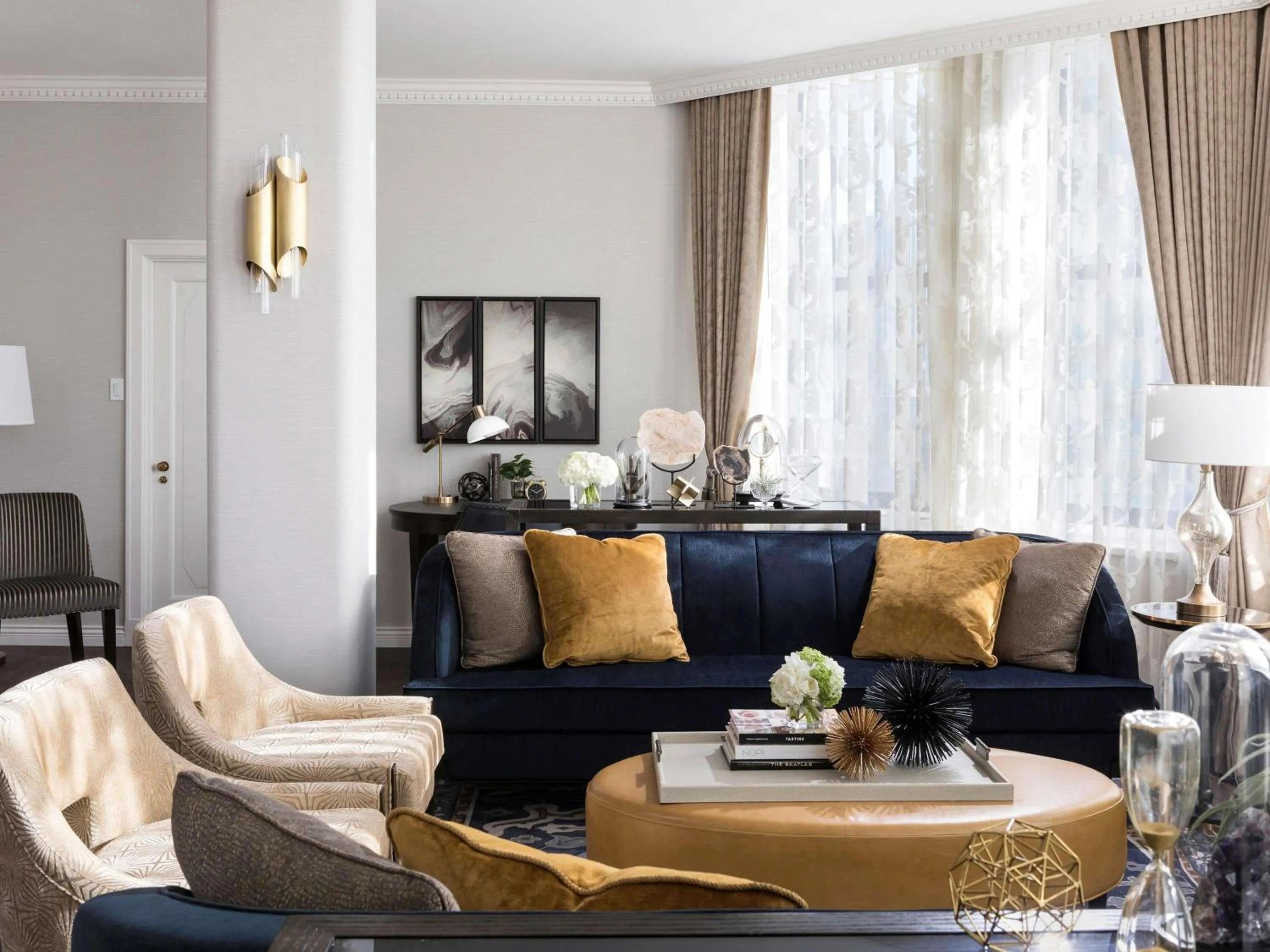 Photo of the whole room in Fairmont Hotel Vancouver