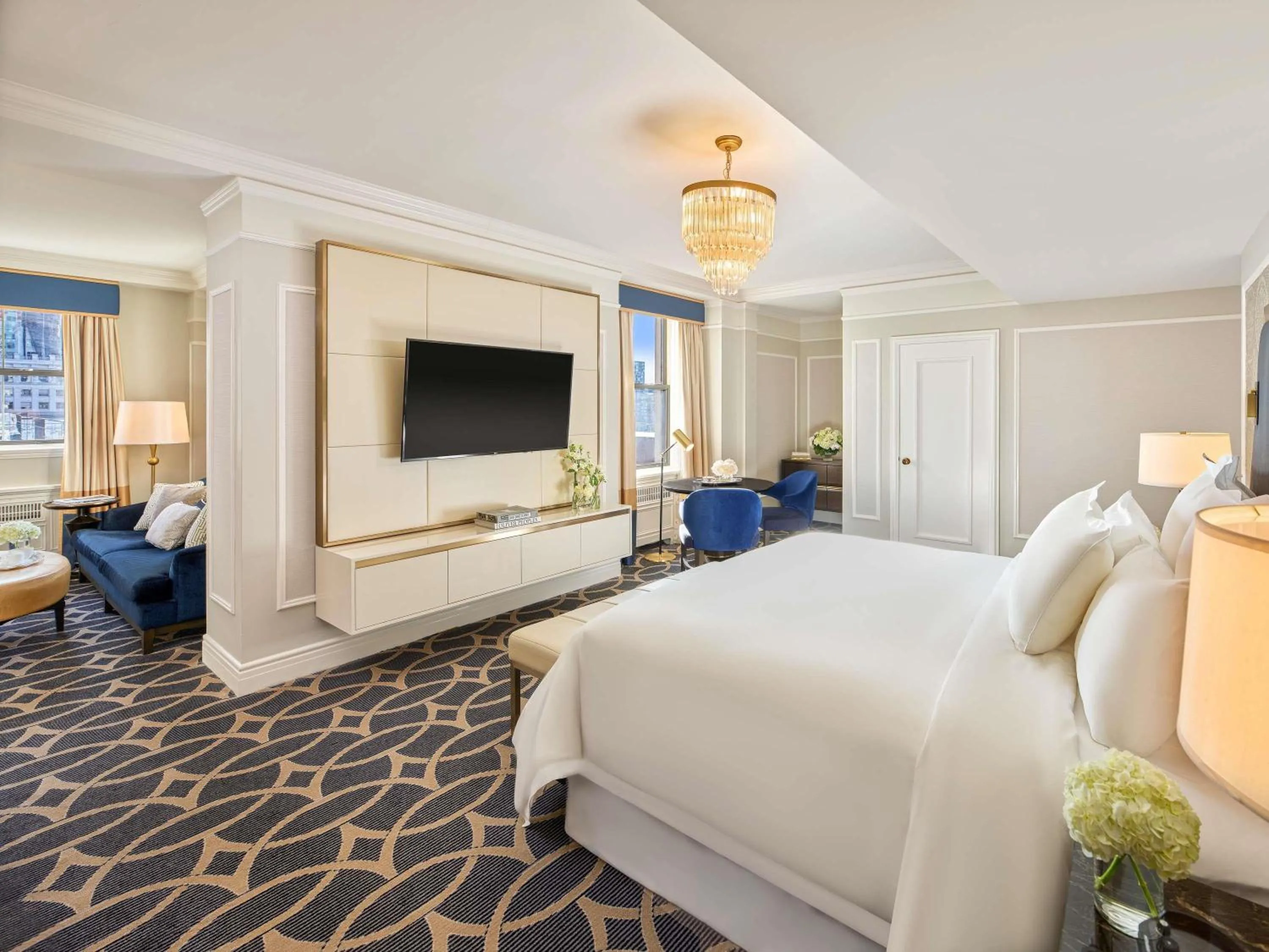 Bedroom, Bed in Fairmont Hotel Vancouver