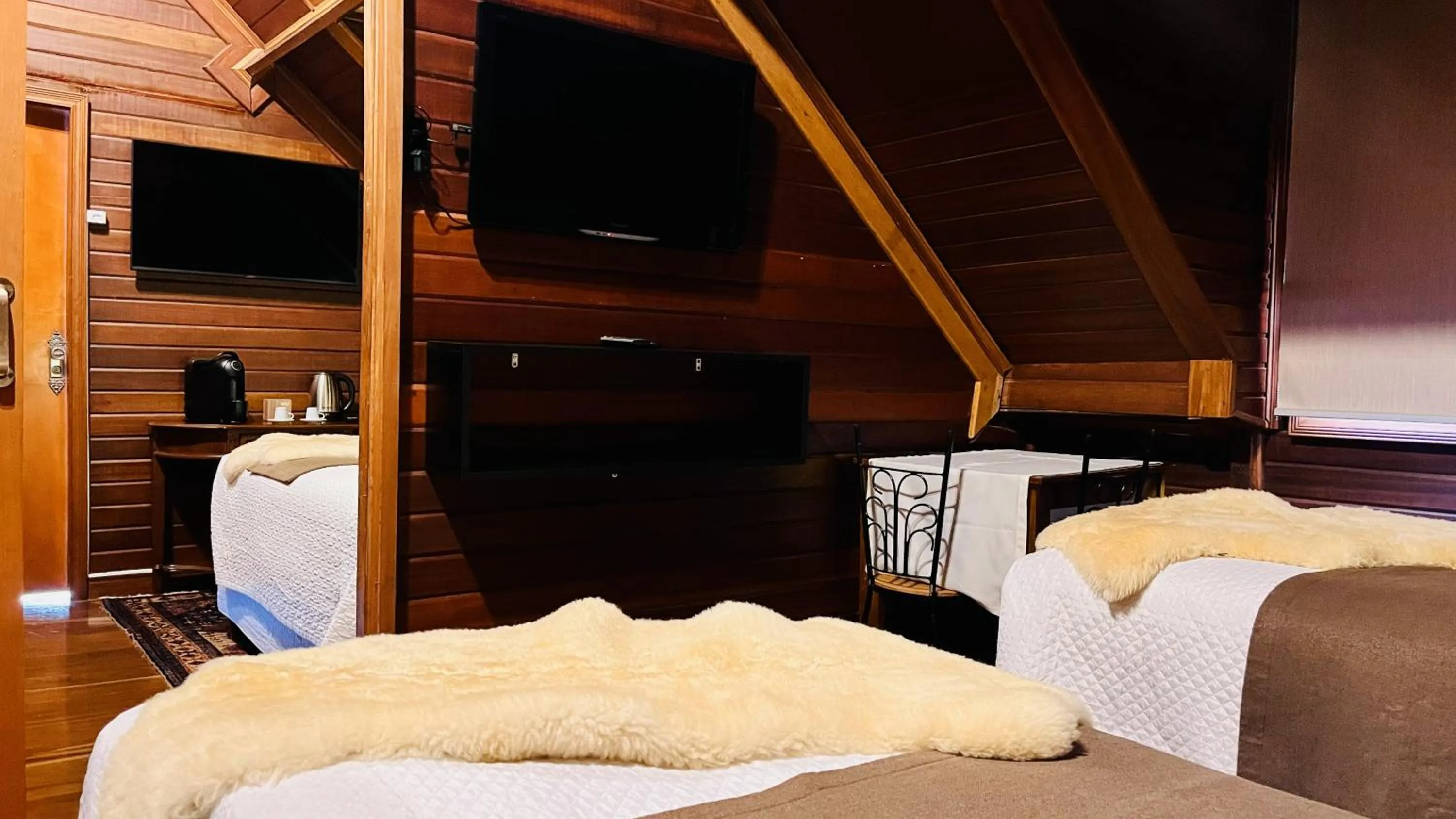 Photo of the whole room in DOM Hotel