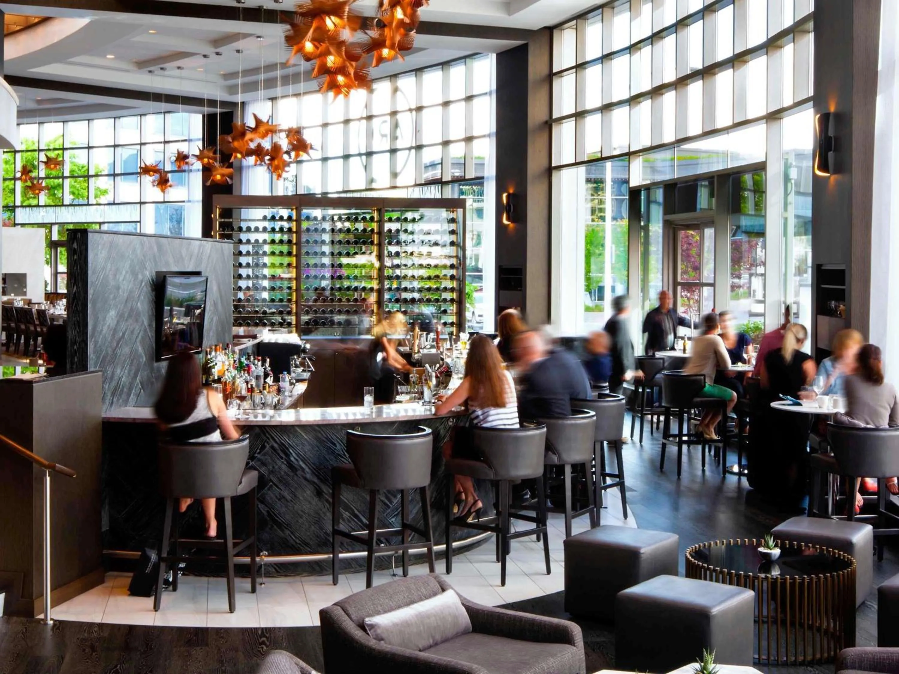 Lounge or bar in Fairmont Waterfront