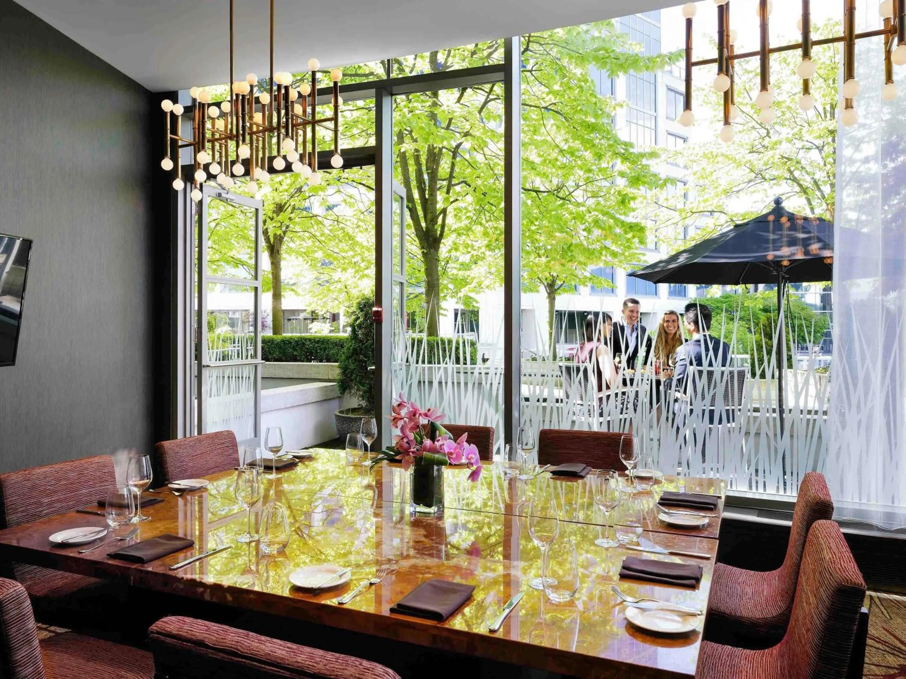 Restaurant/places to eat in Fairmont Waterfront