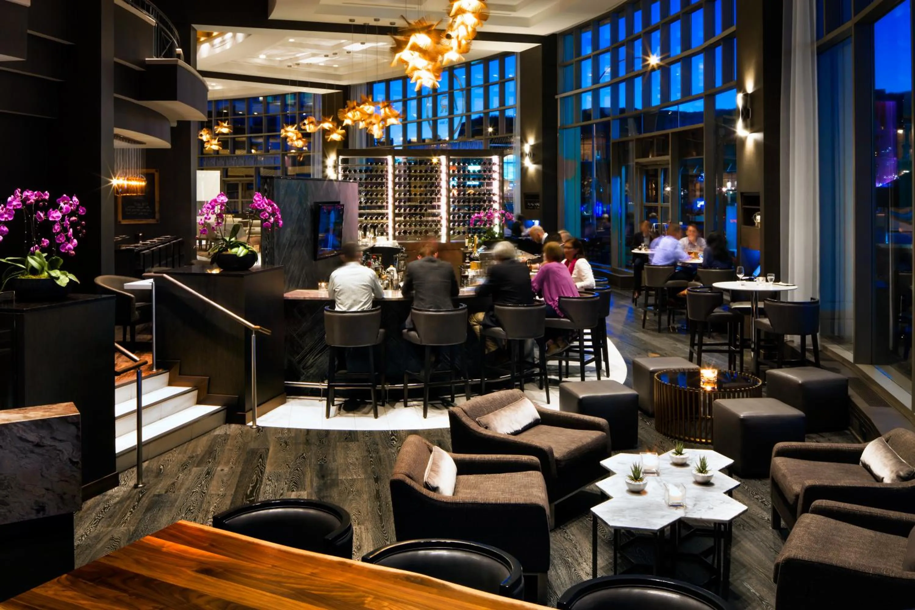 Lounge or bar in Fairmont Waterfront