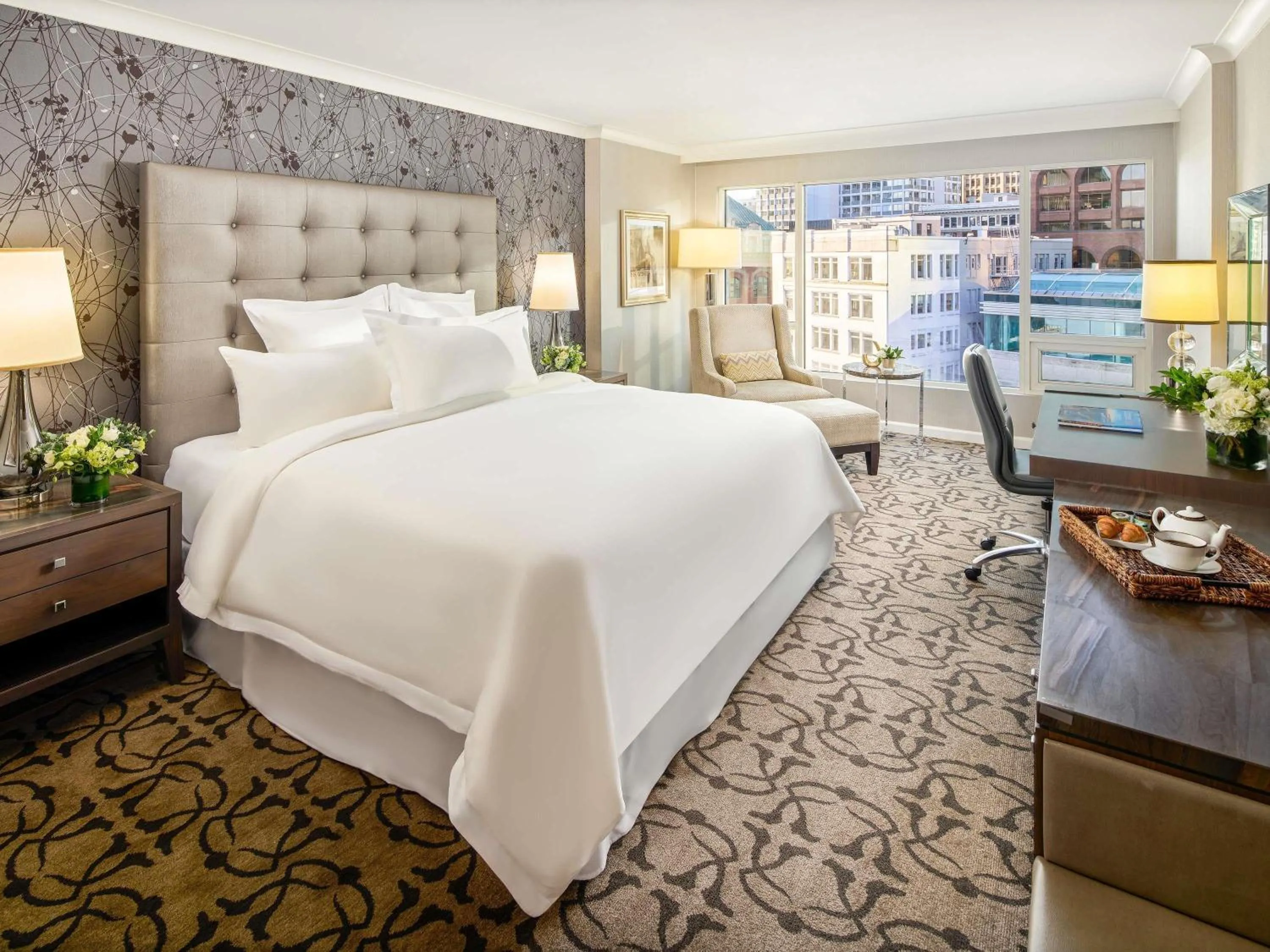 Bedroom, Bed in Fairmont Waterfront