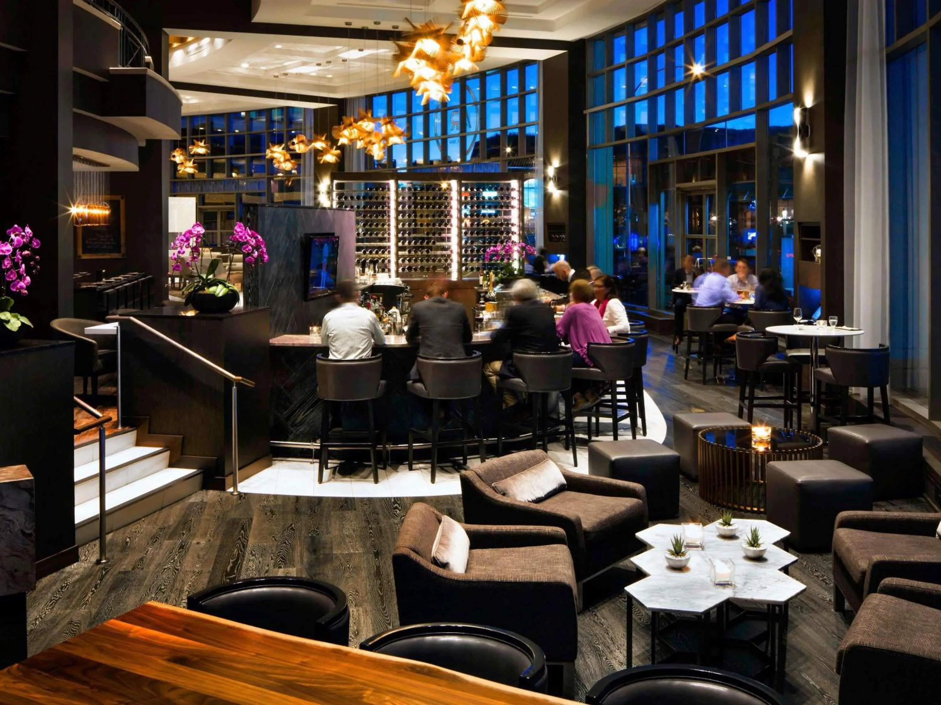 Lounge or bar in Fairmont Waterfront