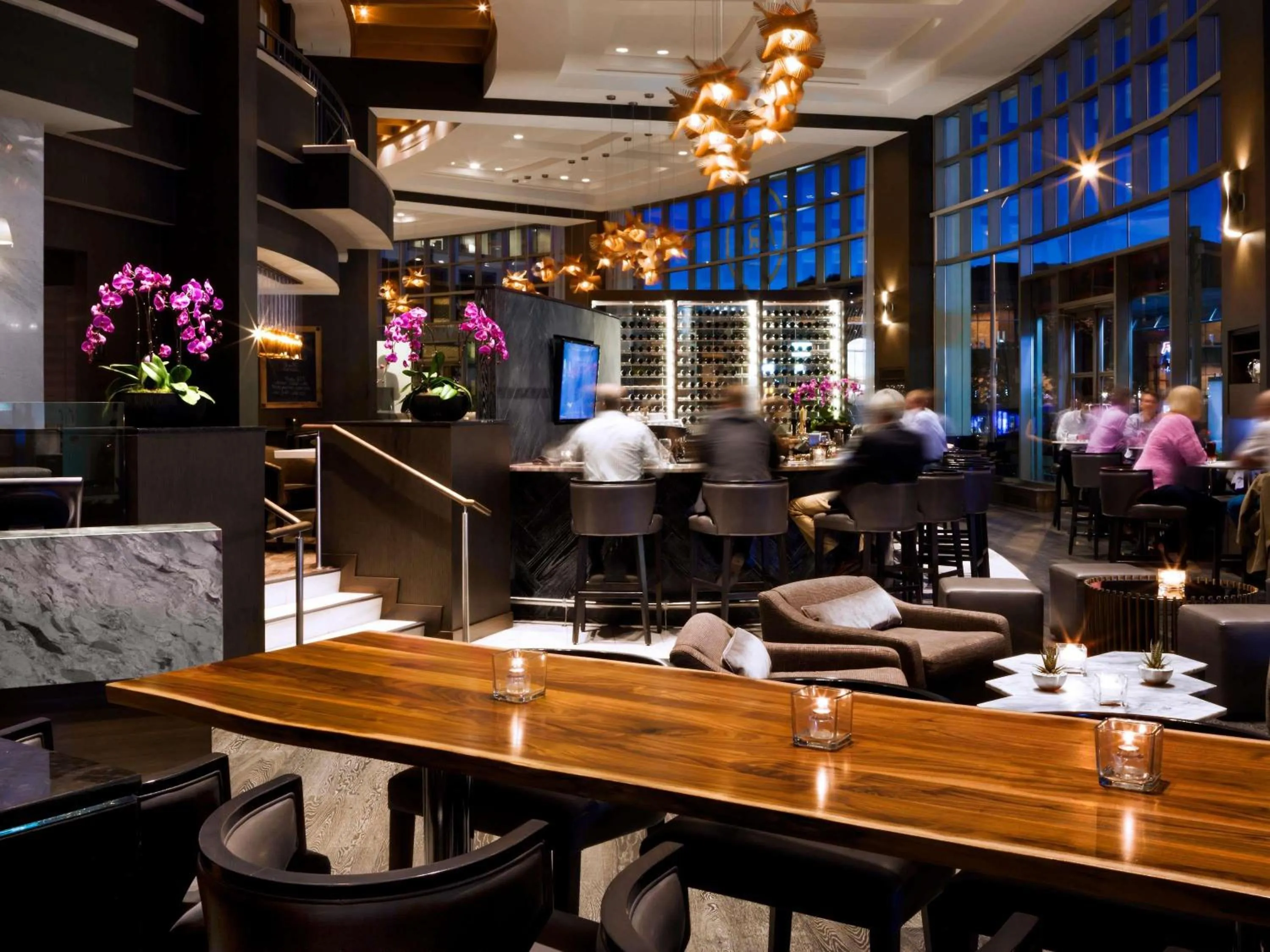 Lounge or bar in Fairmont Waterfront