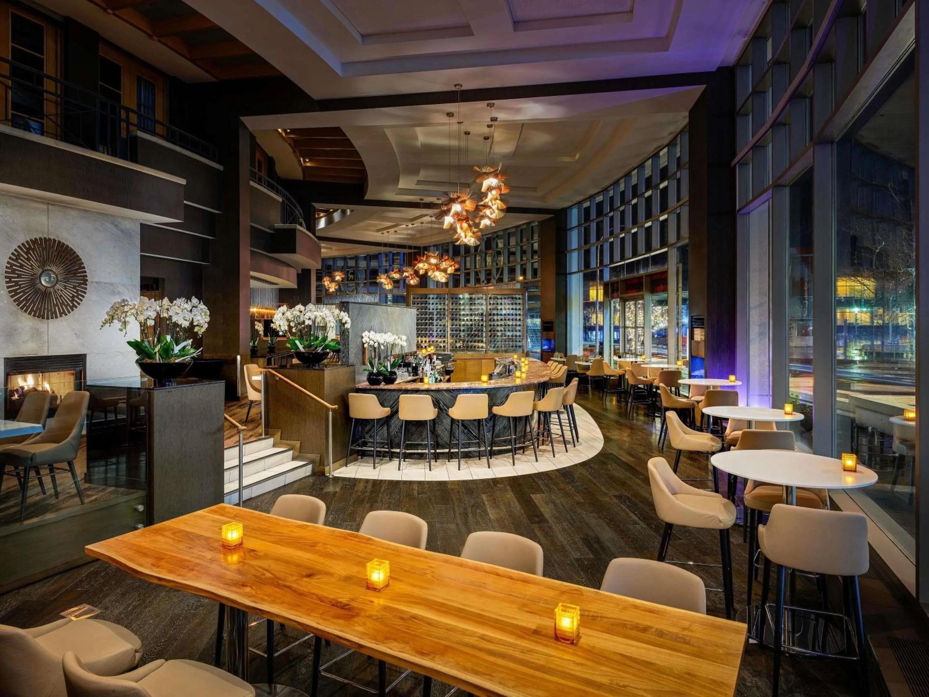 Restaurant/places to eat in Fairmont Waterfront