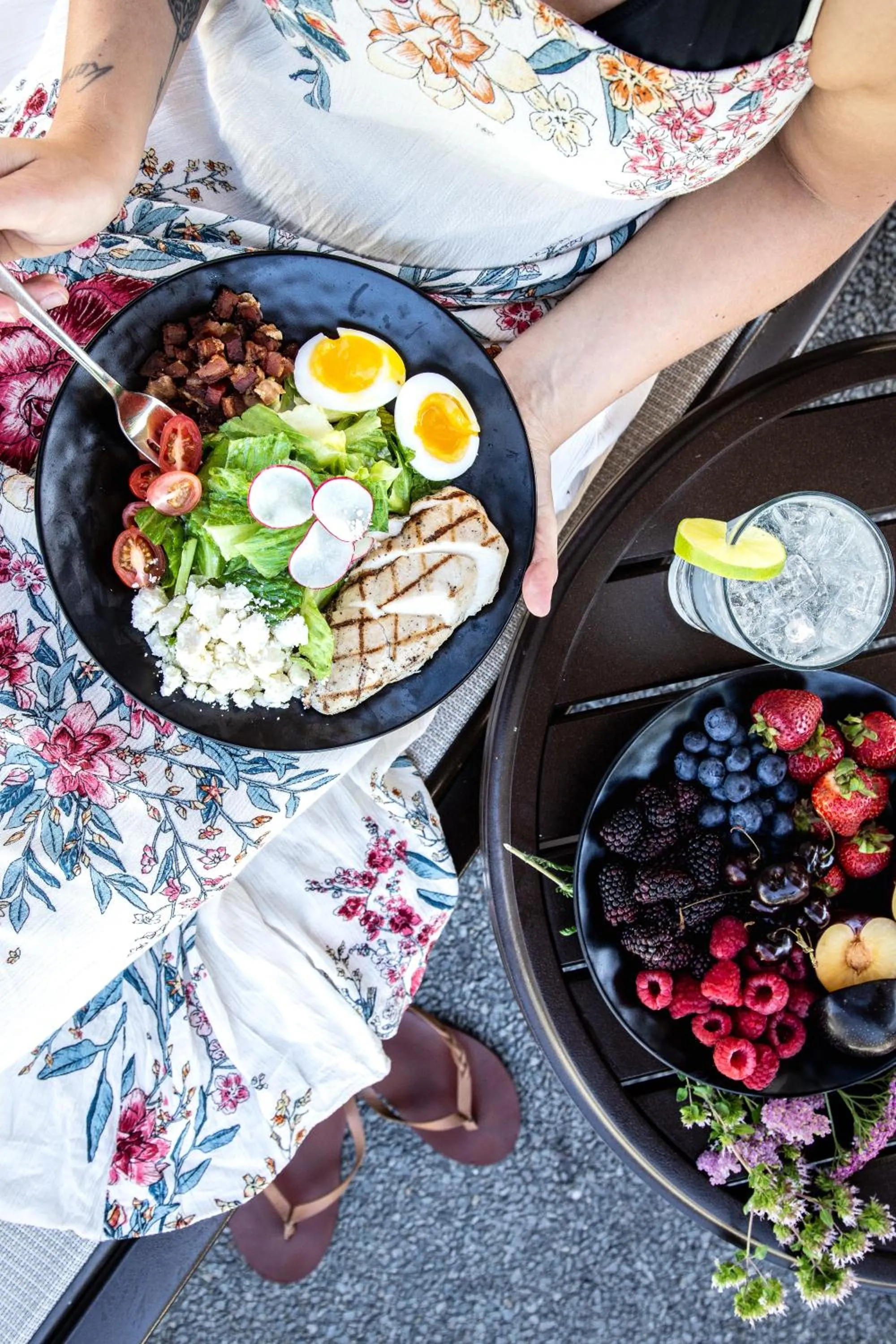 Swimming pool in Fairmont Waterfront