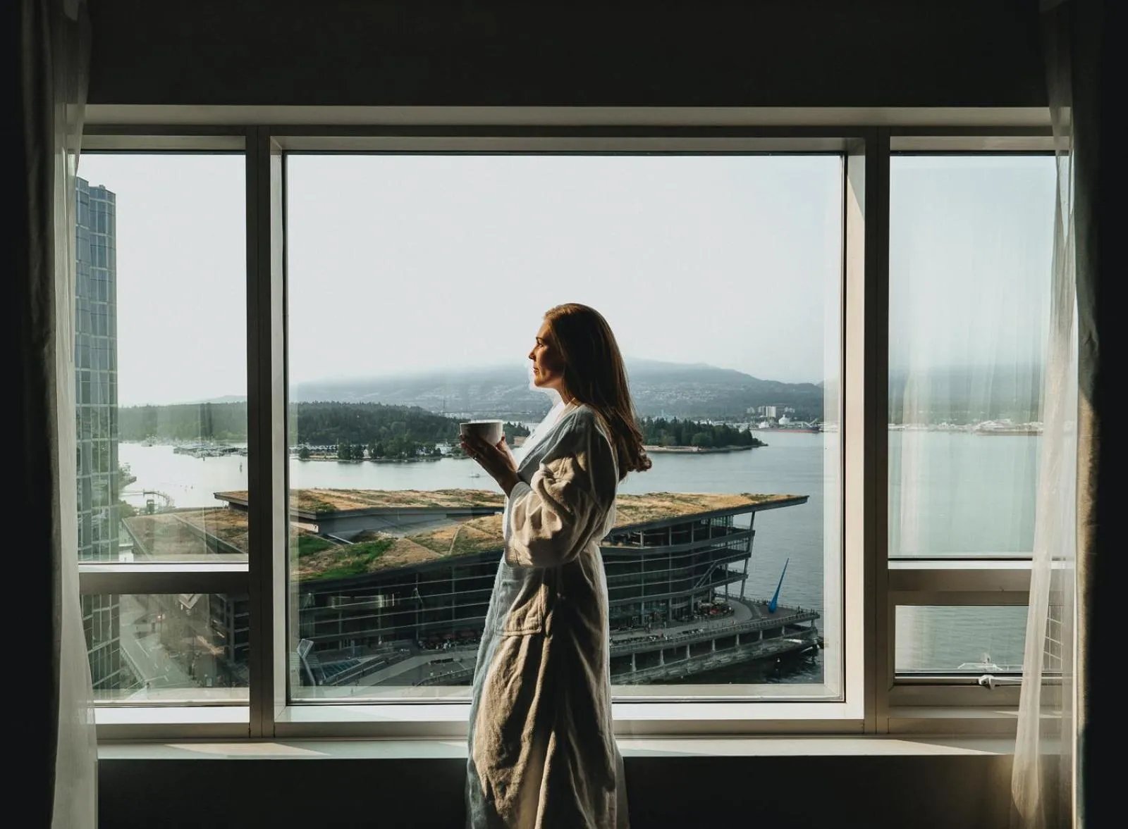 Mountain view in Fairmont Waterfront