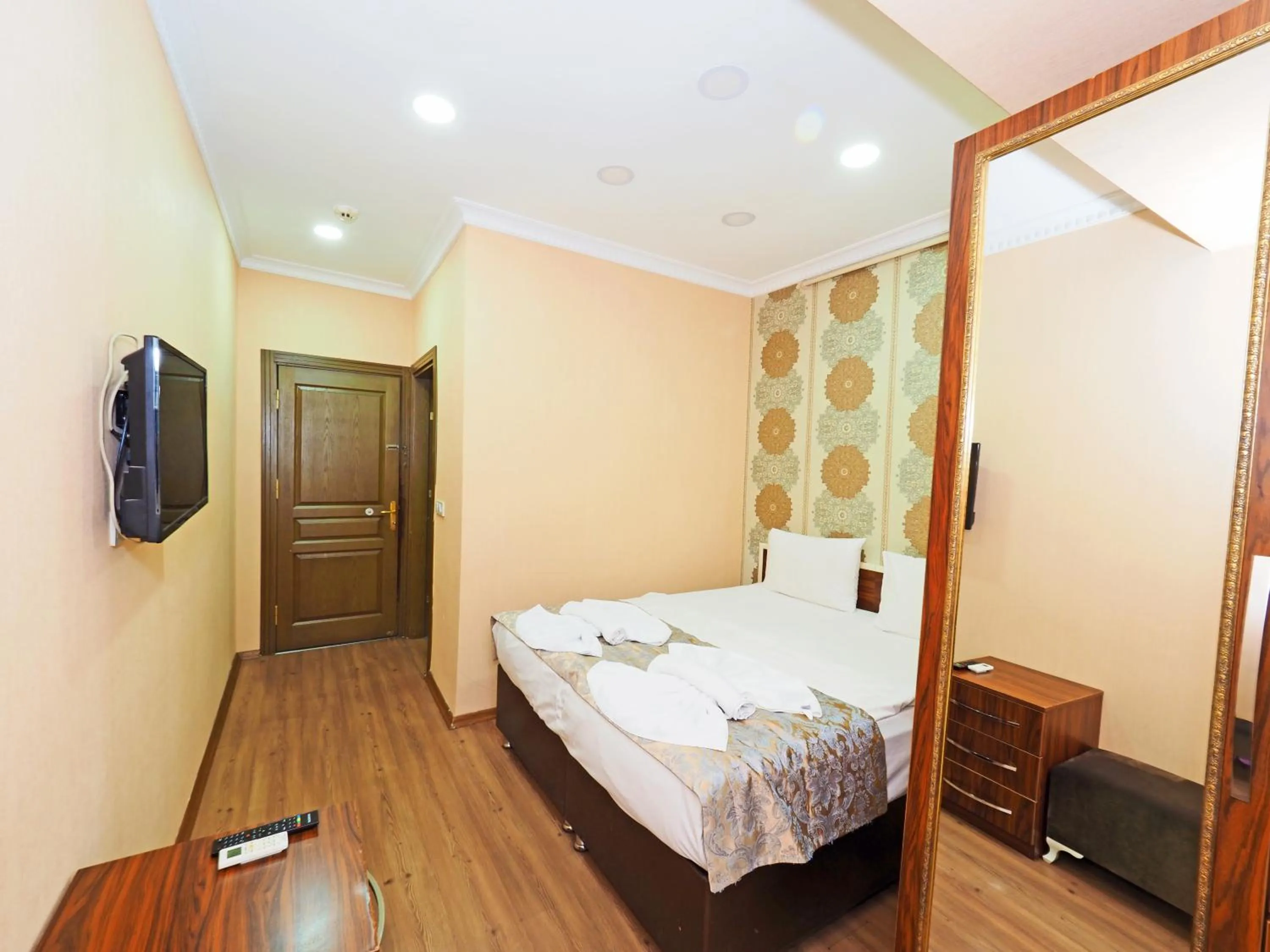 Photo of the whole room, Bed in RENOVA hOTEL FATİH