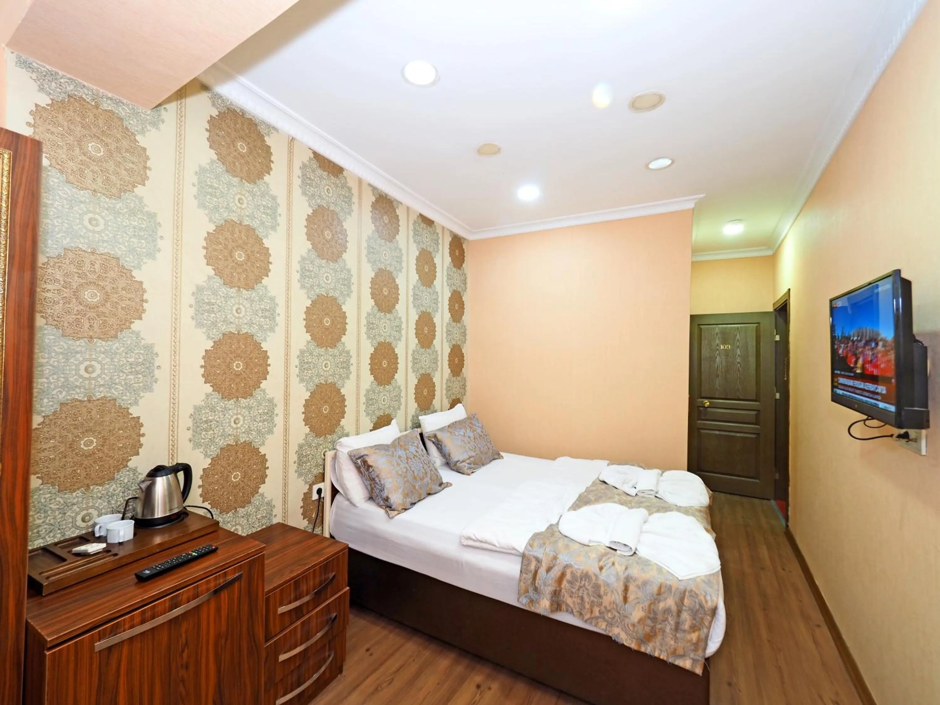 Photo of the whole room, Bed in RENOVA hOTEL FATİH