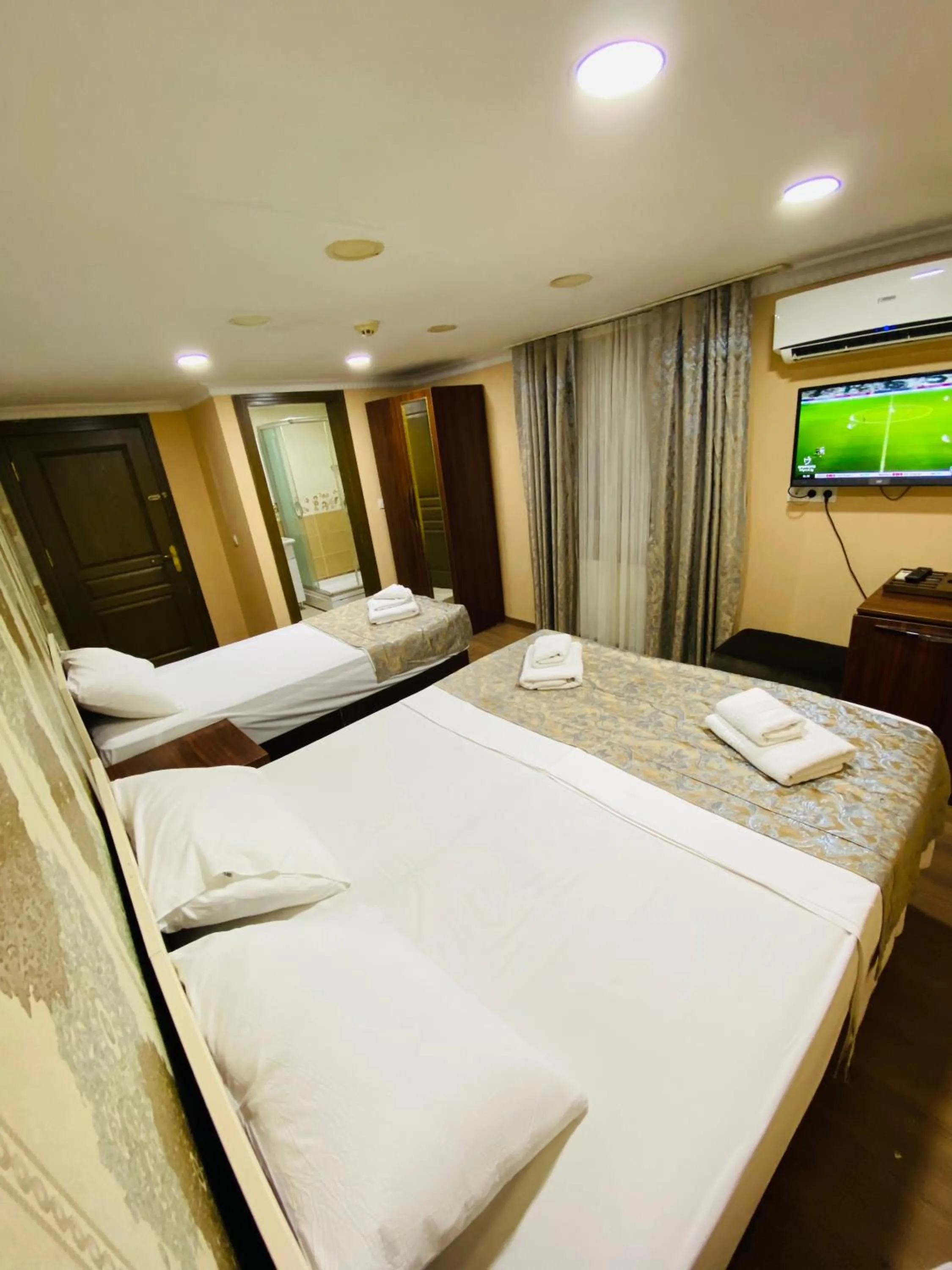 Bedroom, Bed in RENOVA hOTEL FATİH