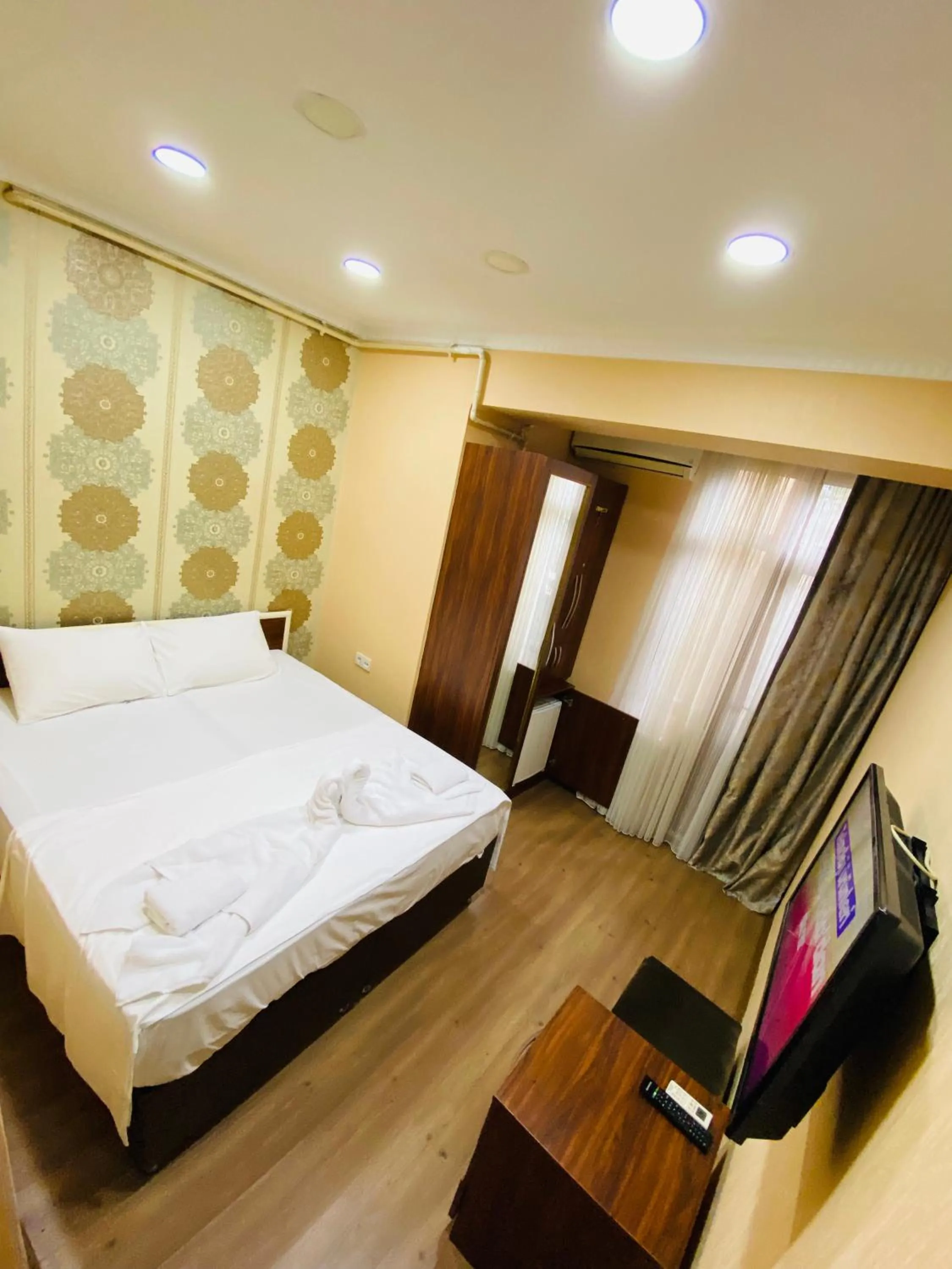 Bedroom, Bed in RENOVA hOTEL FATİH