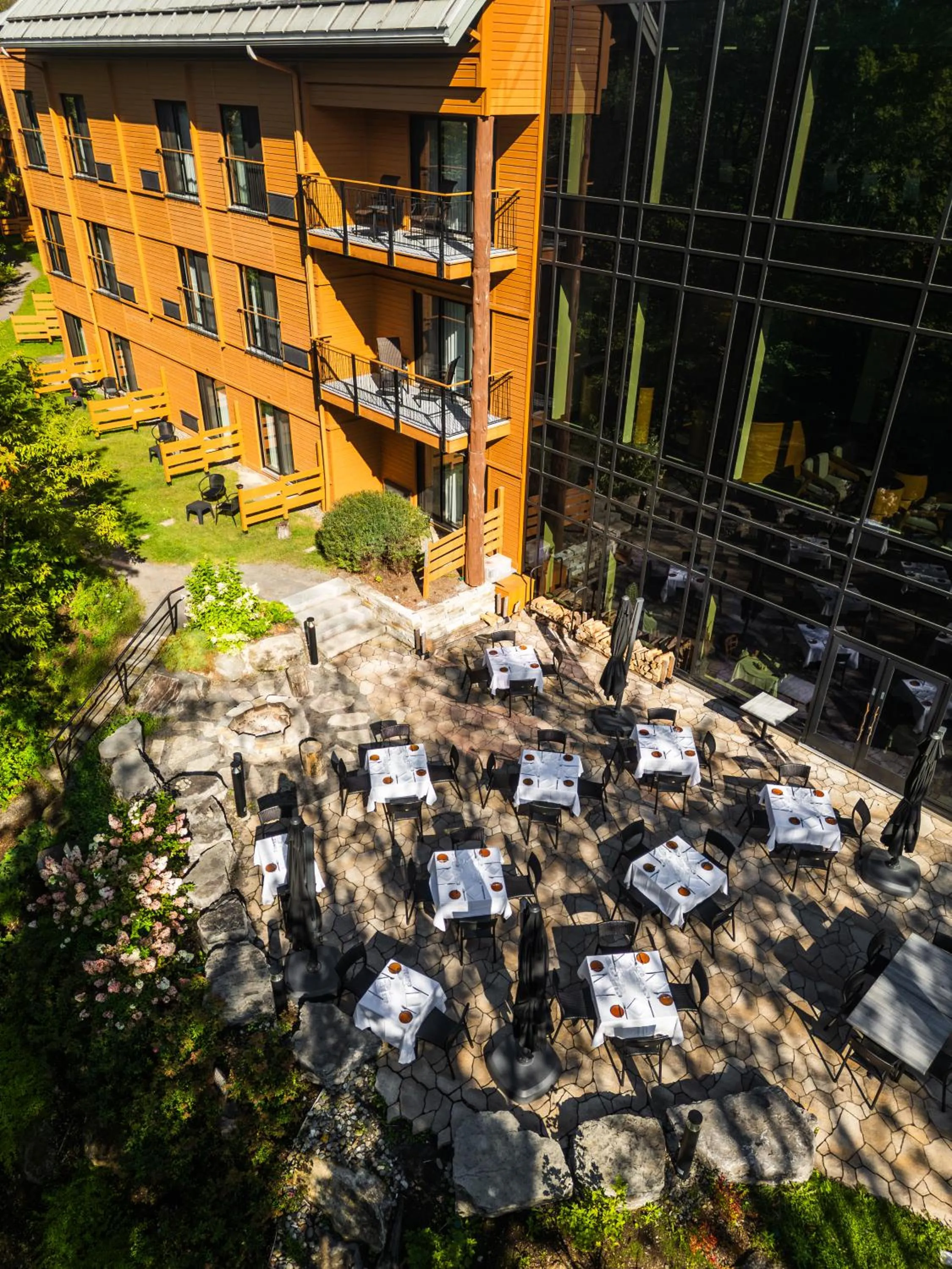 Patio in Hôtel-Musée Premières Nations