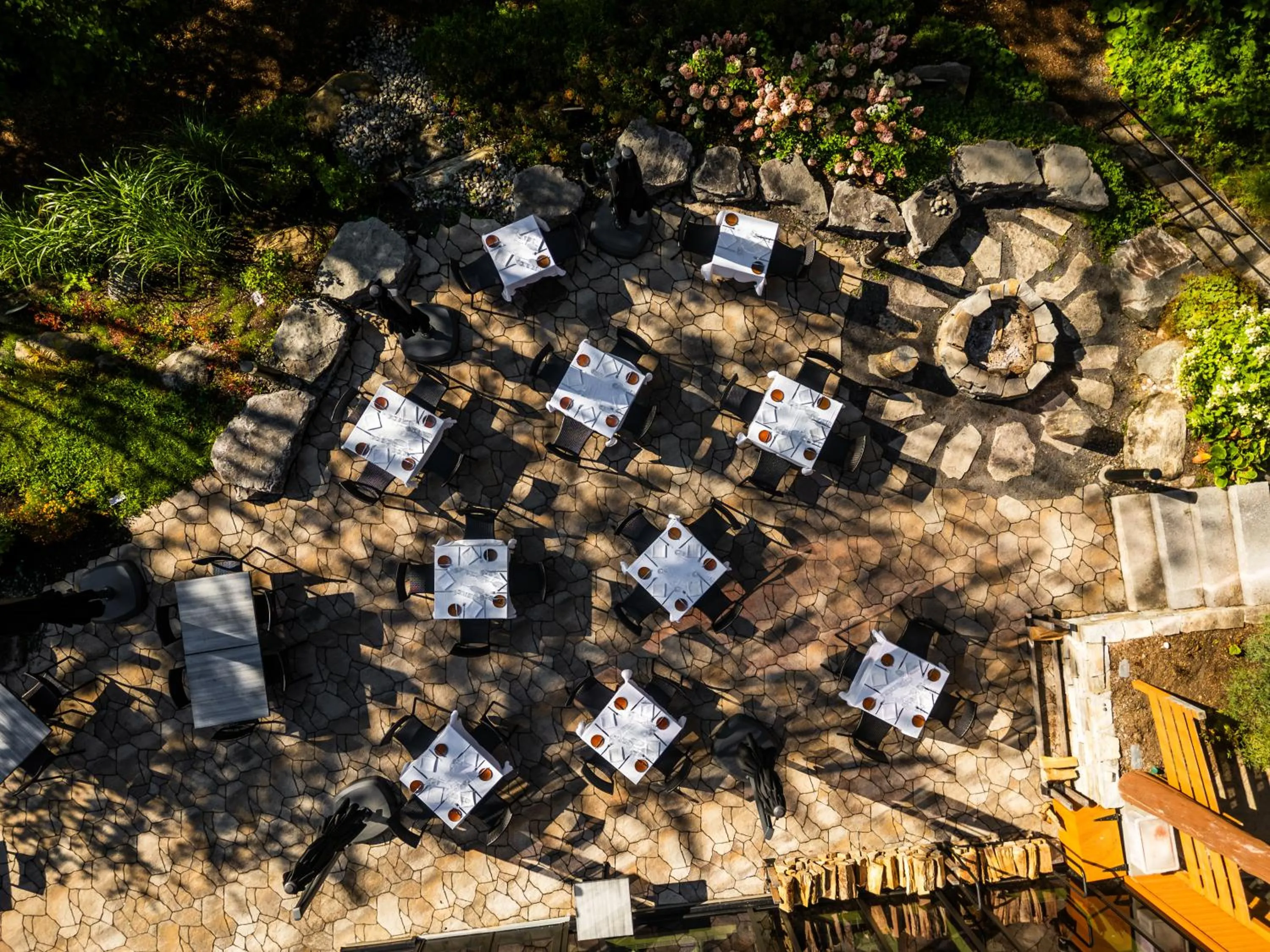 Patio in Hôtel-Musée Premières Nations