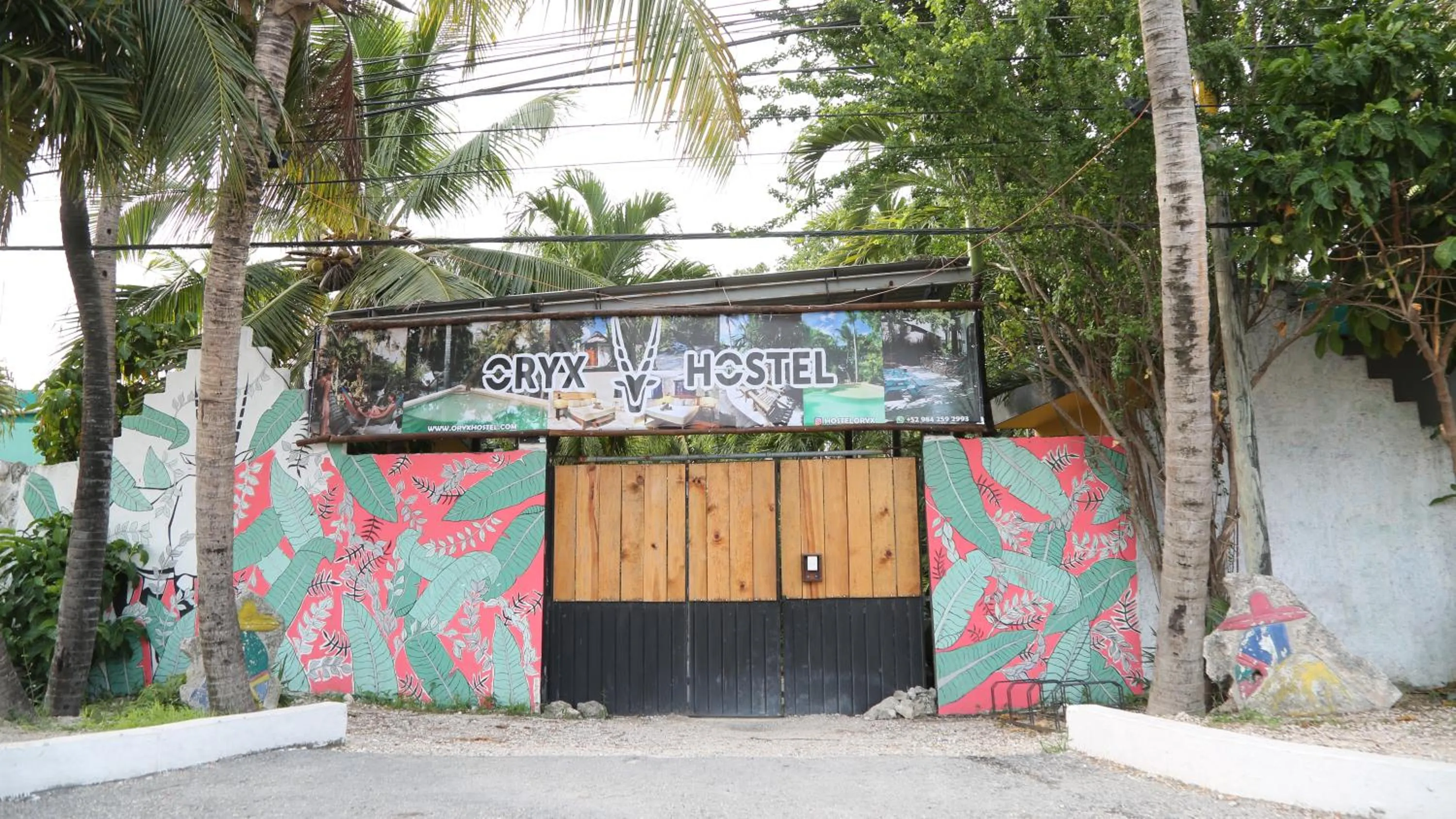 Facade/entrance in Hostel Oryx Tulum
