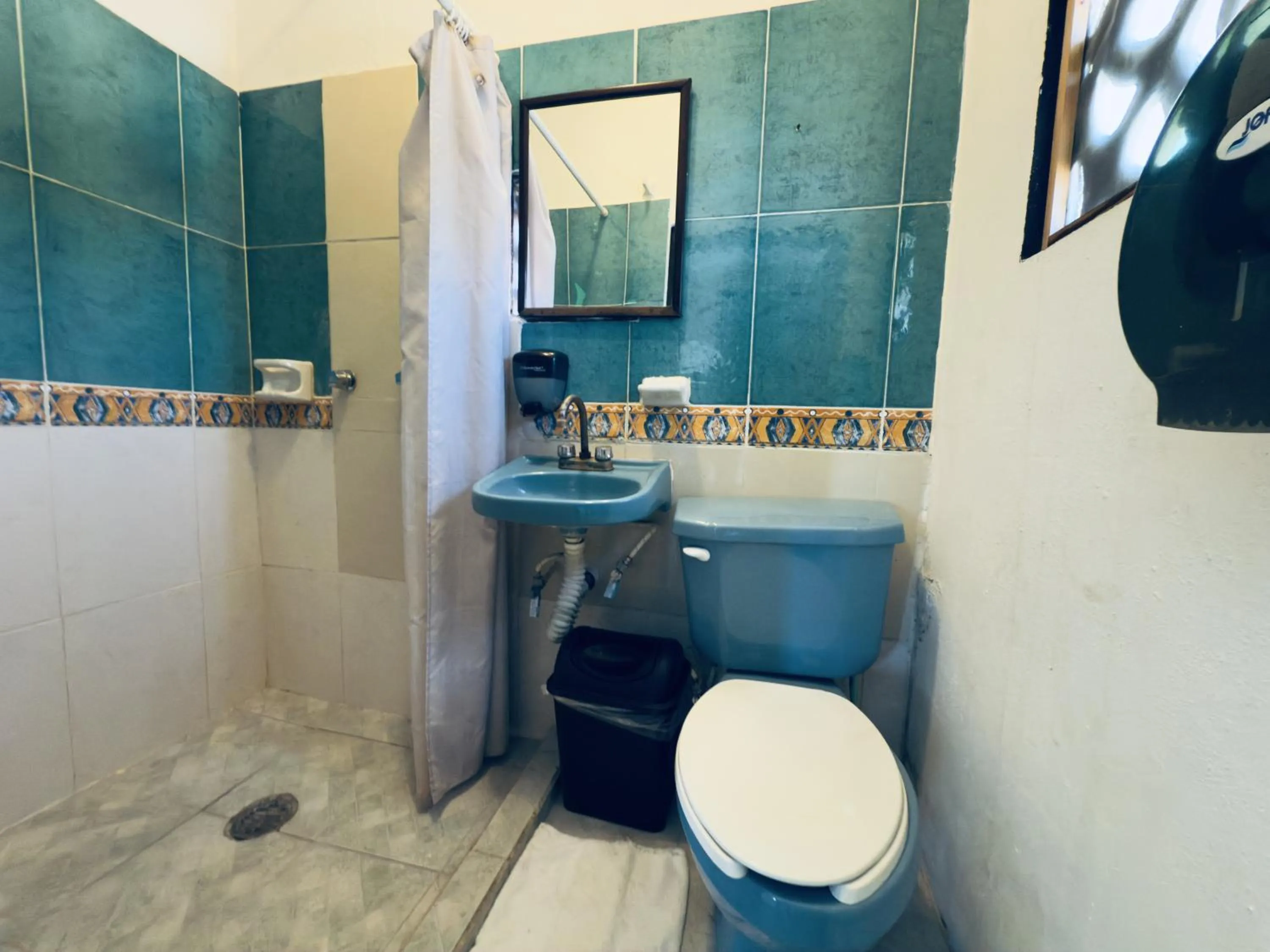 Toilet in Hostel Oryx Tulum