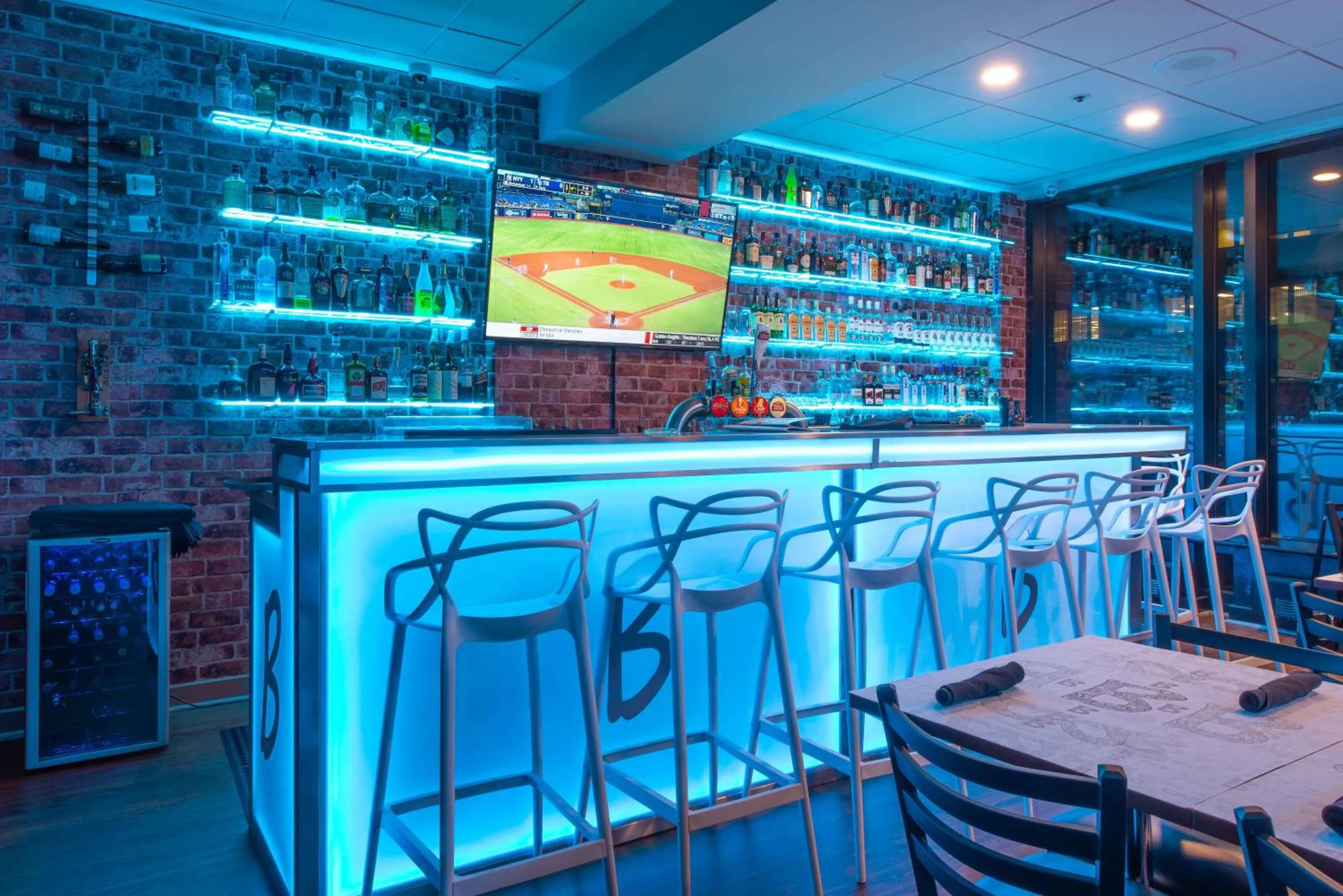 Lounge or bar in Travelodge by Wyndham Montreal Centre